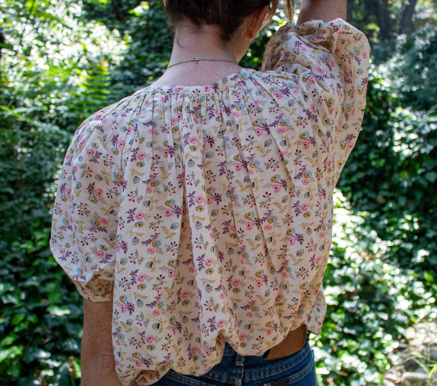 HMD -- JUNE TOP -- FEATHERED FLORAL