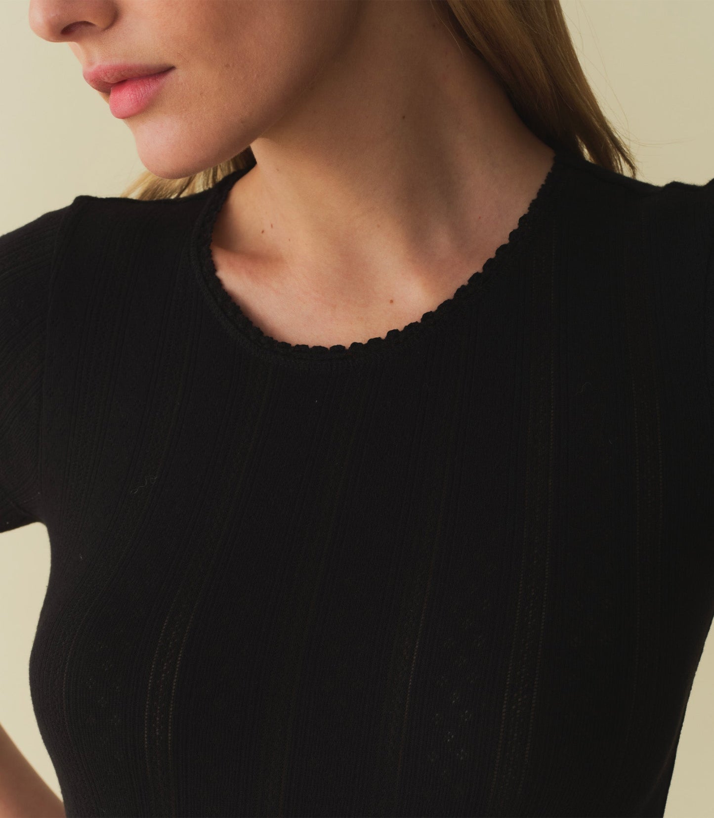 HMD -- VIVI TEE -- BLACK QUELLE JOLIE POINTELLE