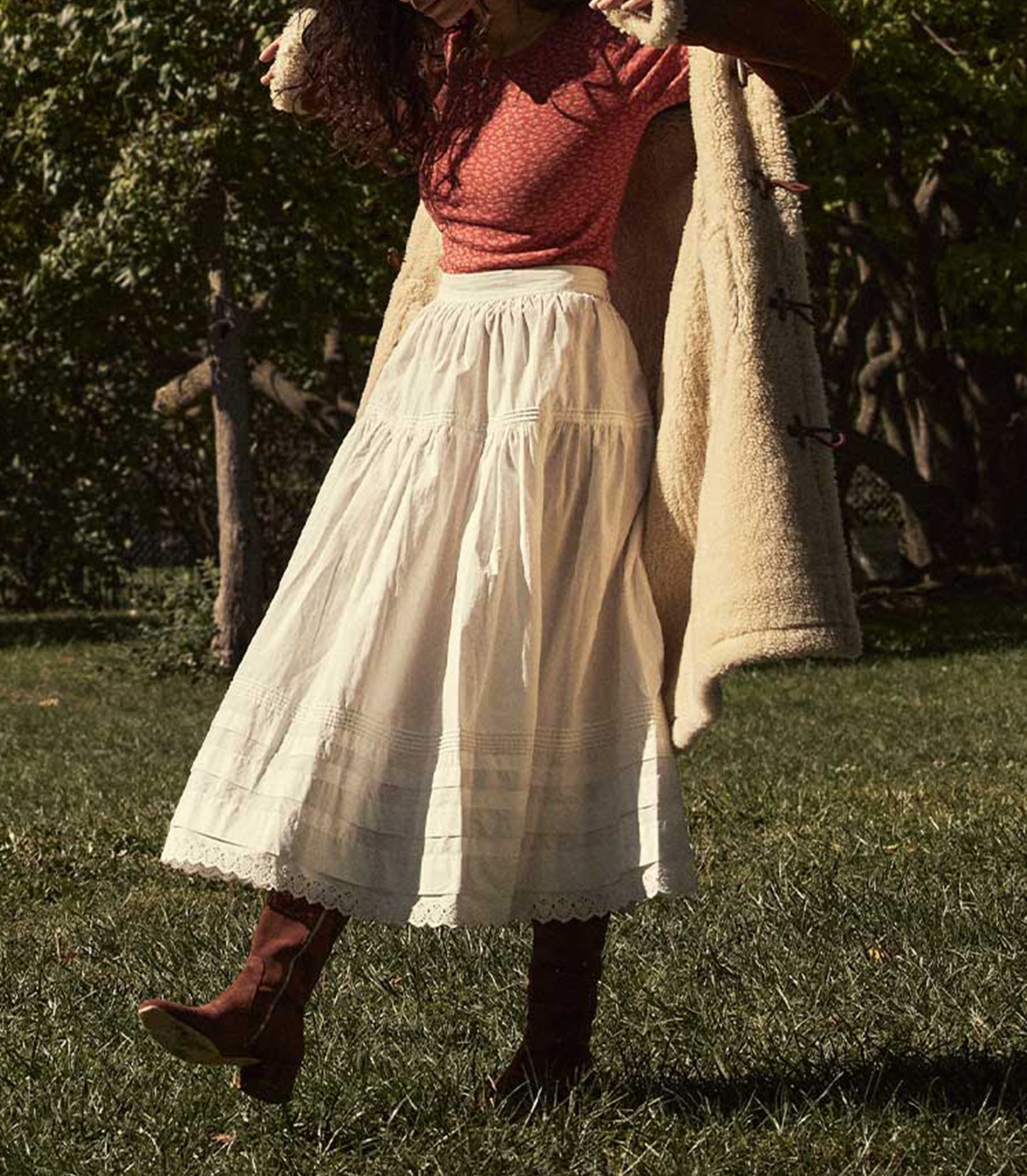 HMD -- ANNIE TEE -- SCARLET SECRET GARDEN