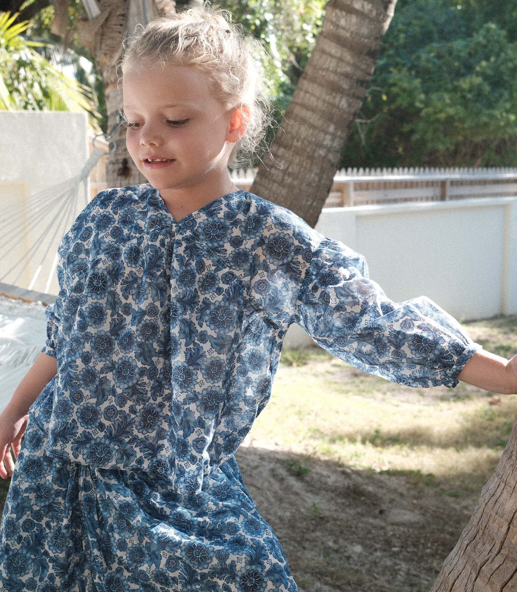 LITTLE MARCHE TOP -- BLEU SOLEIL FLEURIT view 1