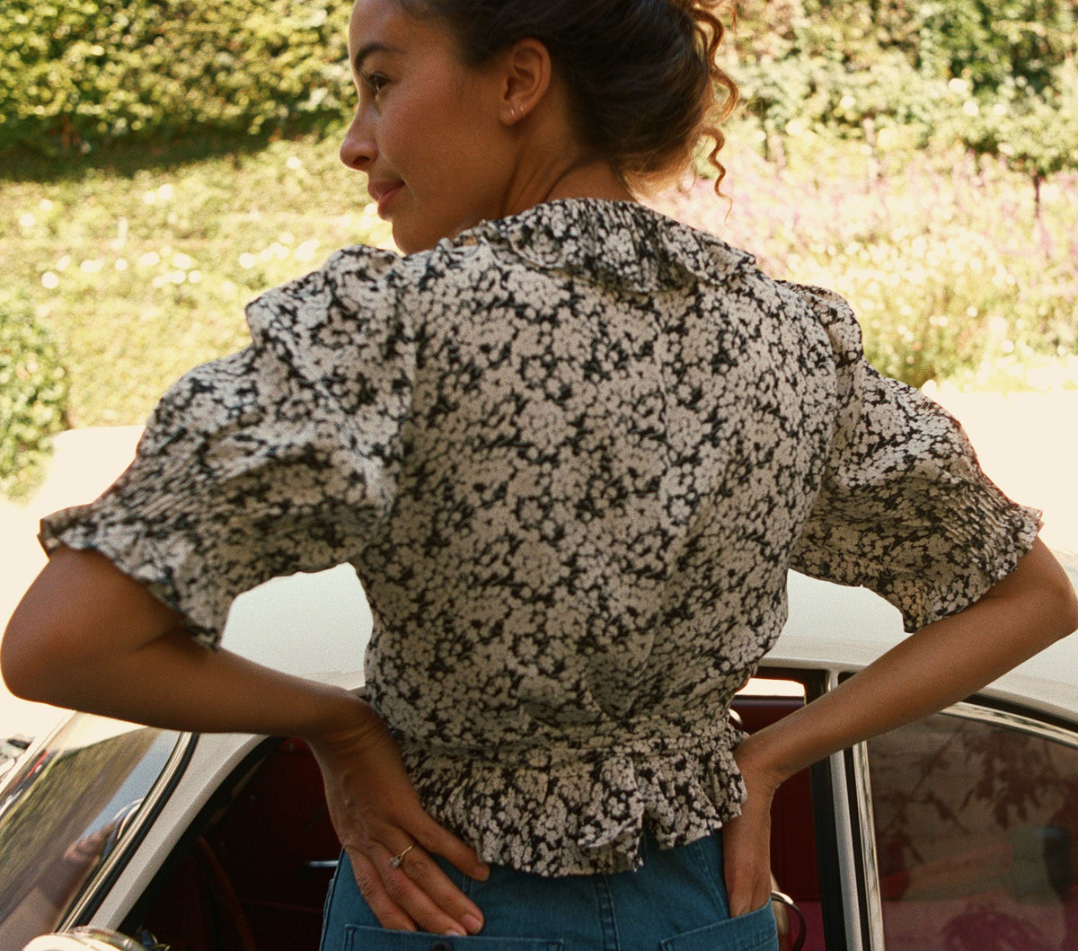 HMD -- VIOLA TOP -- DEEP INK FADED QUEEN ANNE'S FLORAL