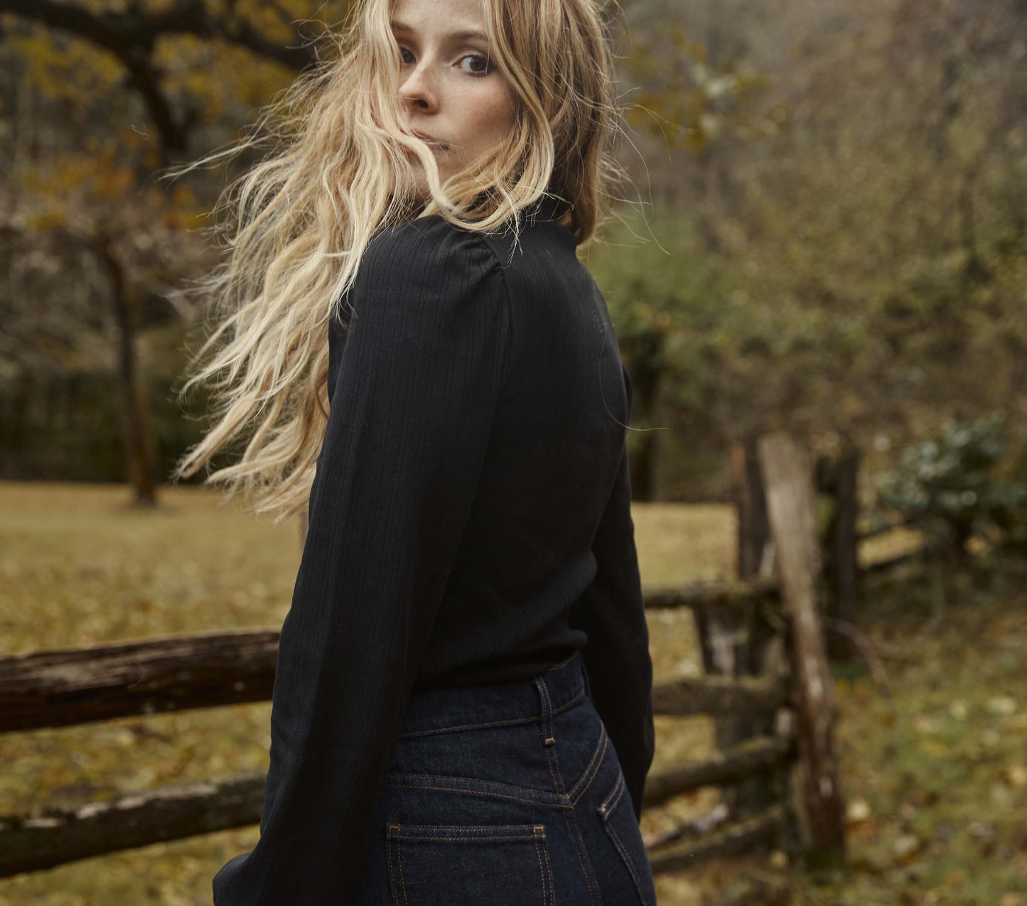 HMD -- ASHBY TURTLENECK -- BLACK