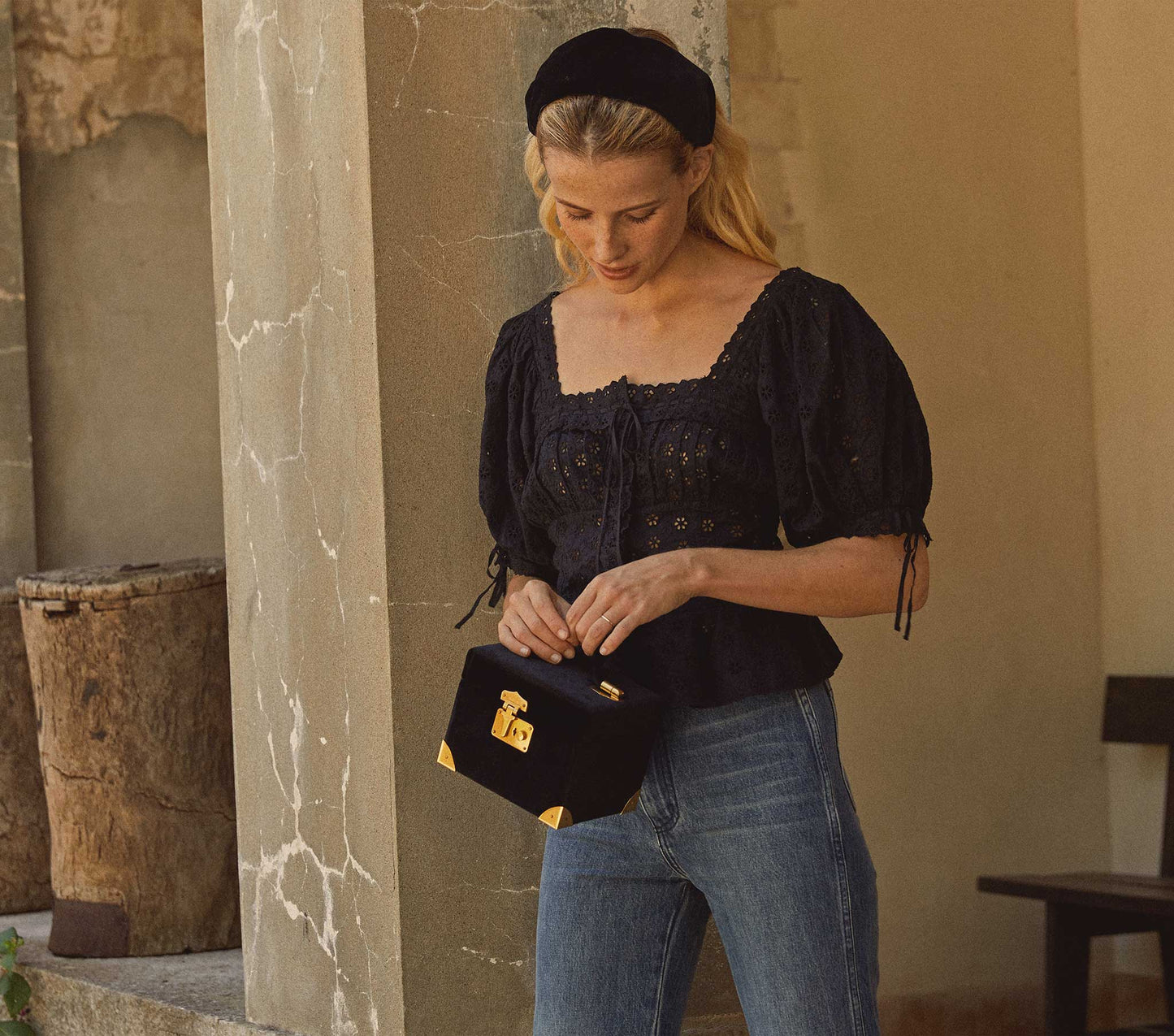 HMD -- DOCIA TOP -- BLACK