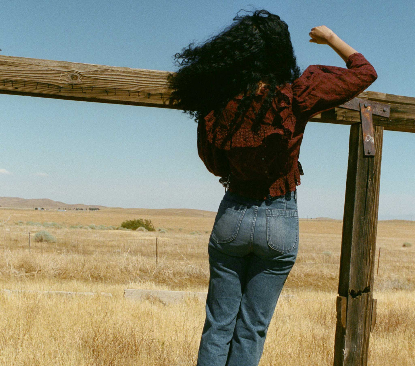 HMD -- FLORYN TOP -- ANTIQUE WALNUT