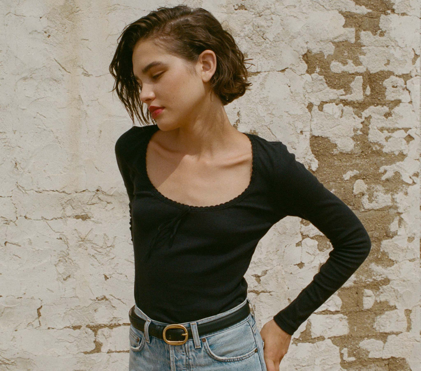 HMD -- ROMY TEE -- BLACK