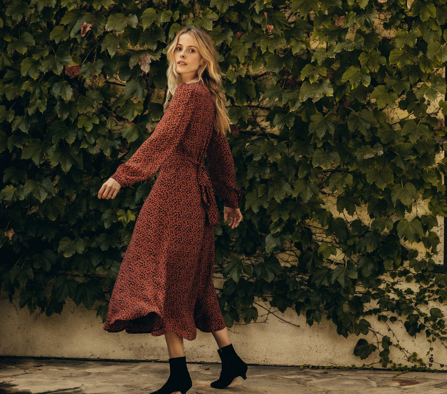 HMD -- CHARLESTON DRESS -- NAVY/RED CHERRY WILLOW