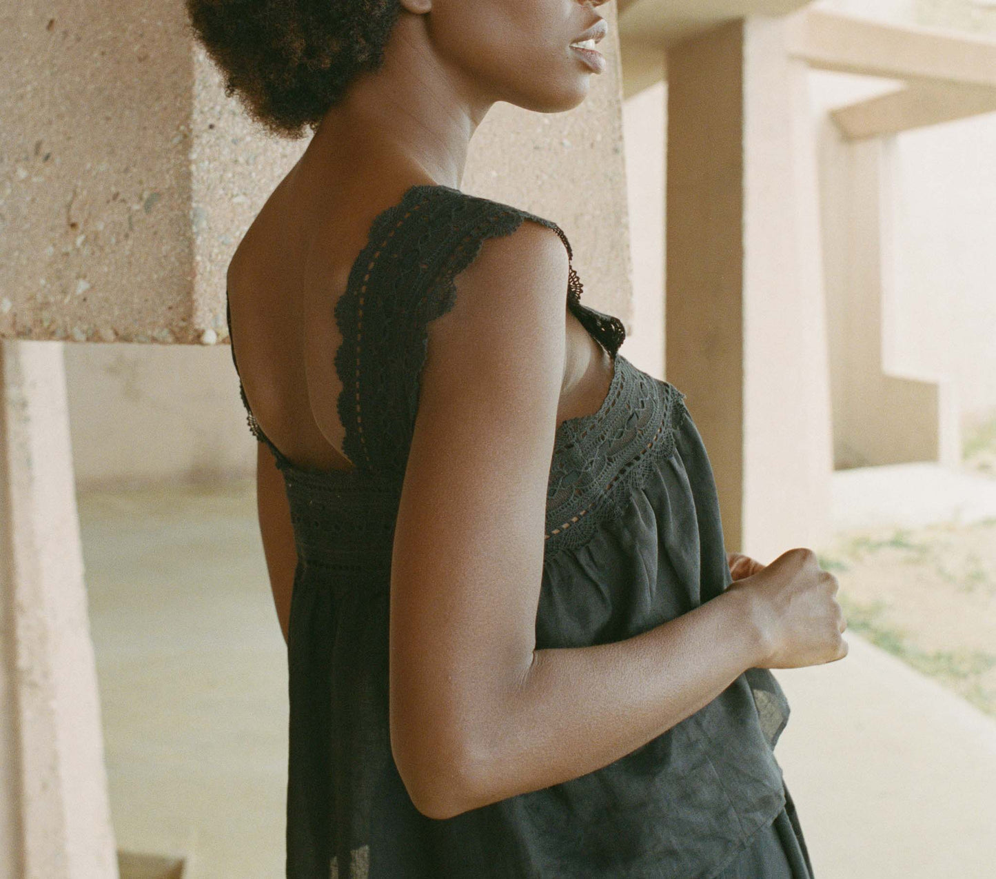 HMD -- VERA TANK -- BLACK