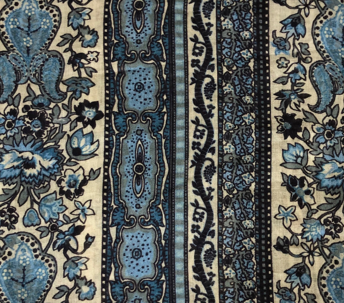 HMD -- CAMINA TOP -- BLUE MANDEVILLA VINE FLORAL PRINT