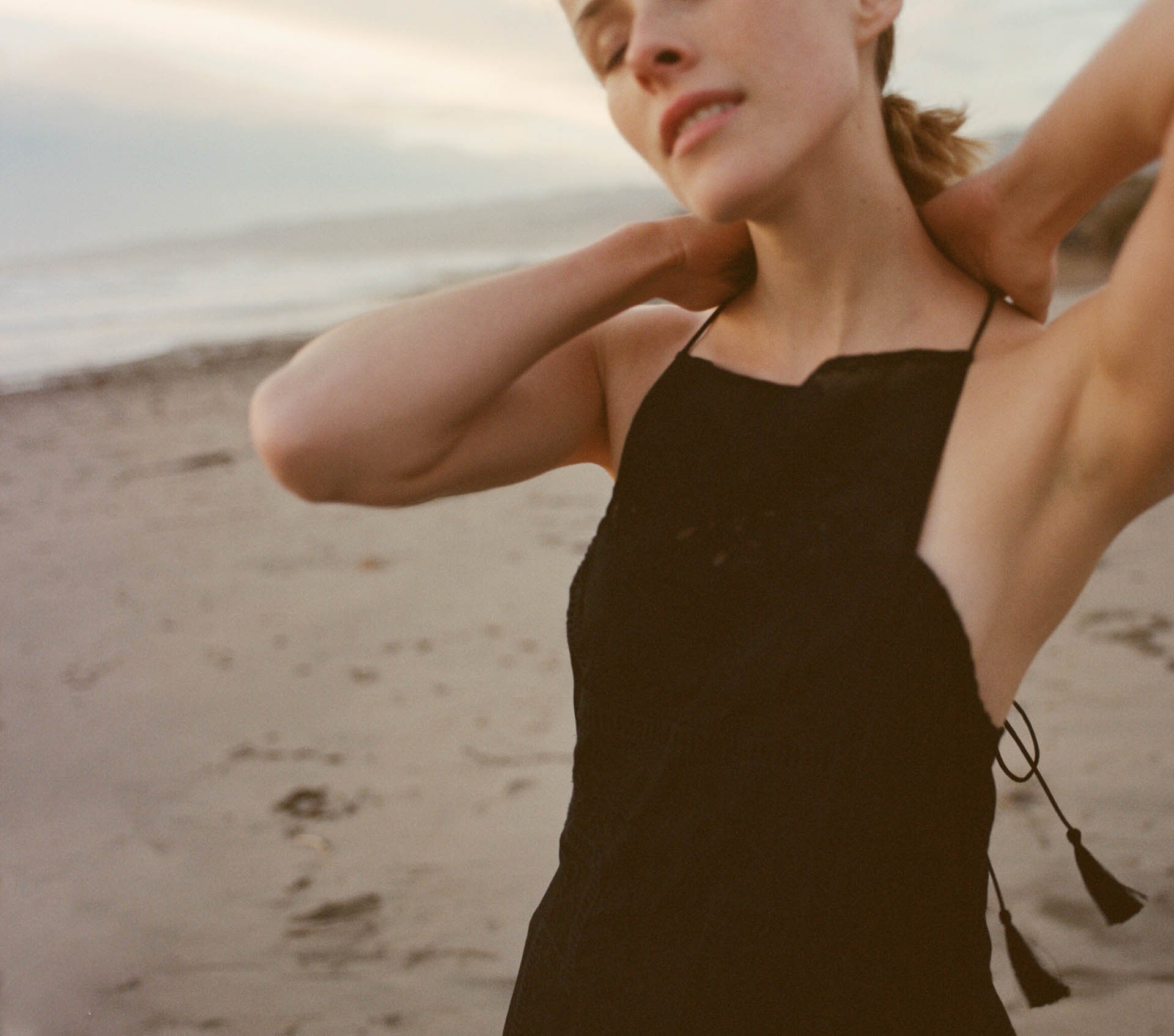 HMD -- HANDKERCHIEF DRESS -- Black view 3
