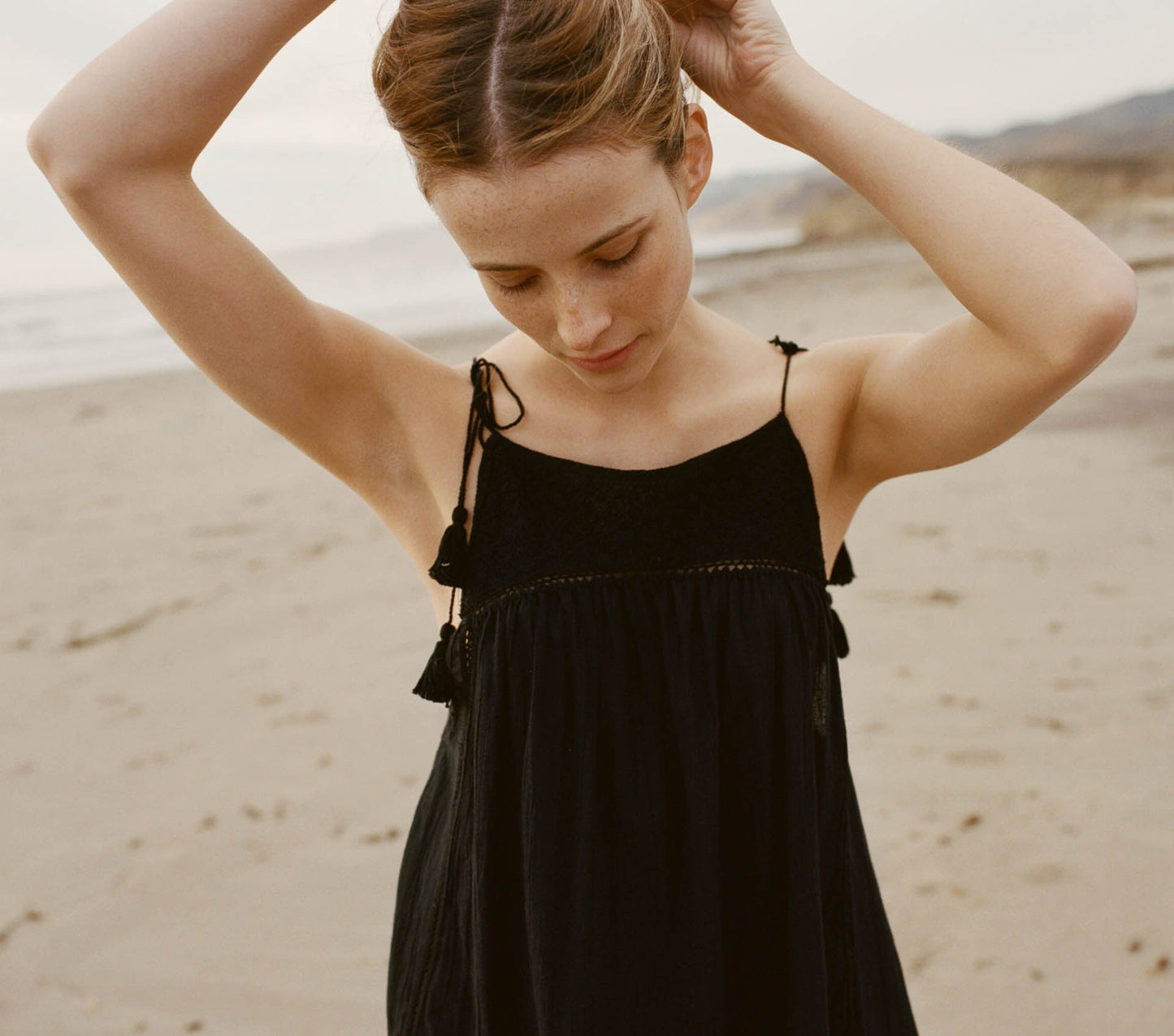 HMD -- YUCCA EMBROIDERED GAUZE TIE TOP -- Black