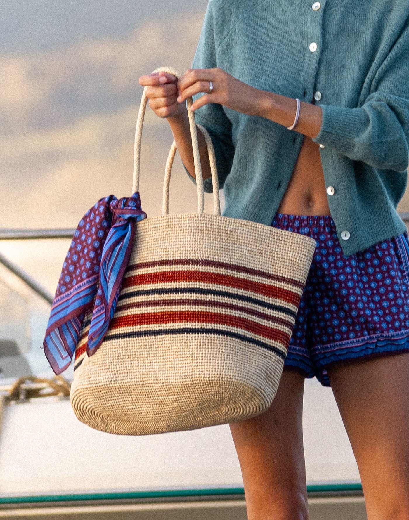 GRANDE HARBOUR TOTE -- NATURAL STRIPED RAFFIA