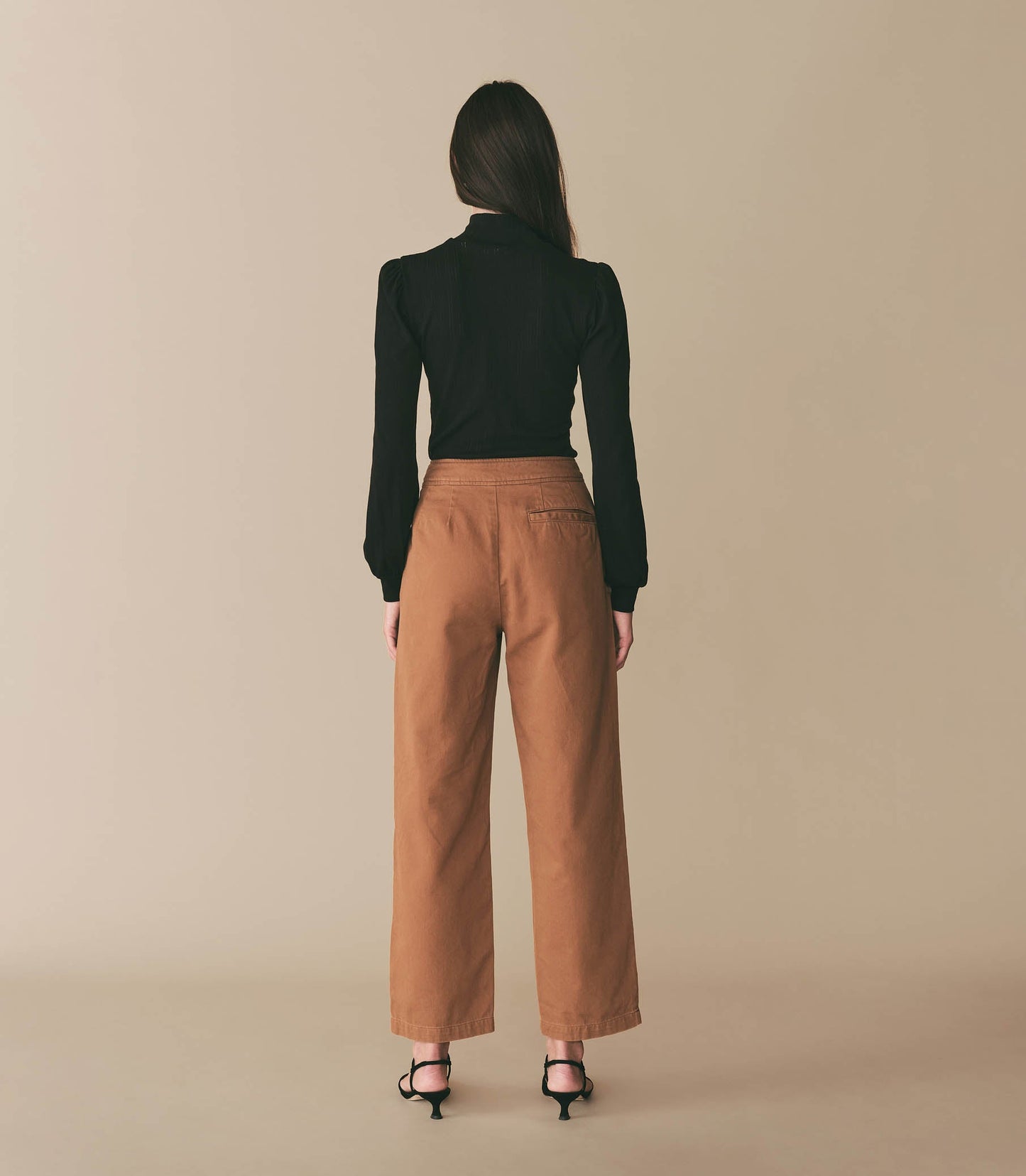 HMD -- ARELI TURTLENECK -- BLACK