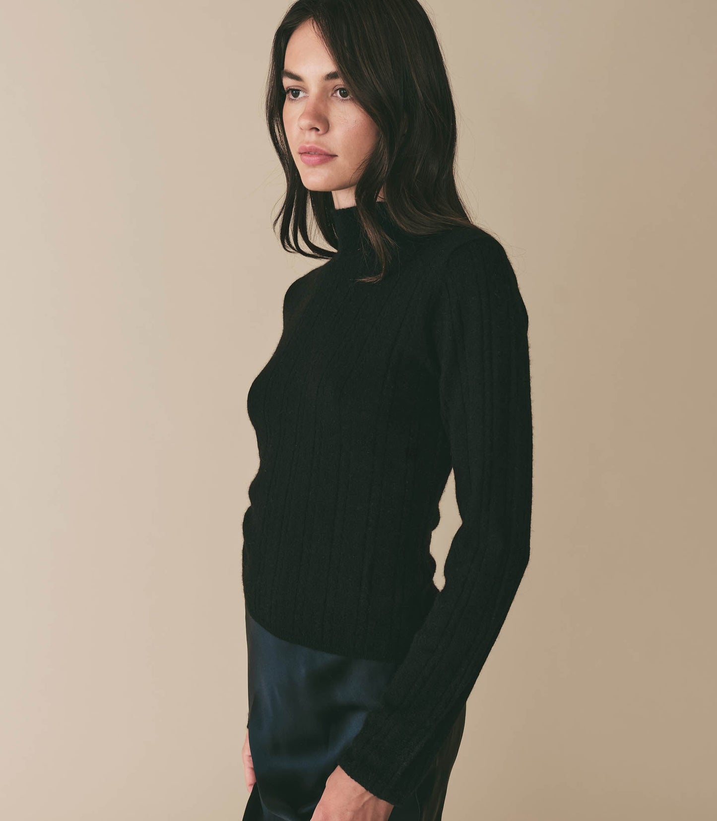 HMD -- RENITA SWEATER -- BLACK