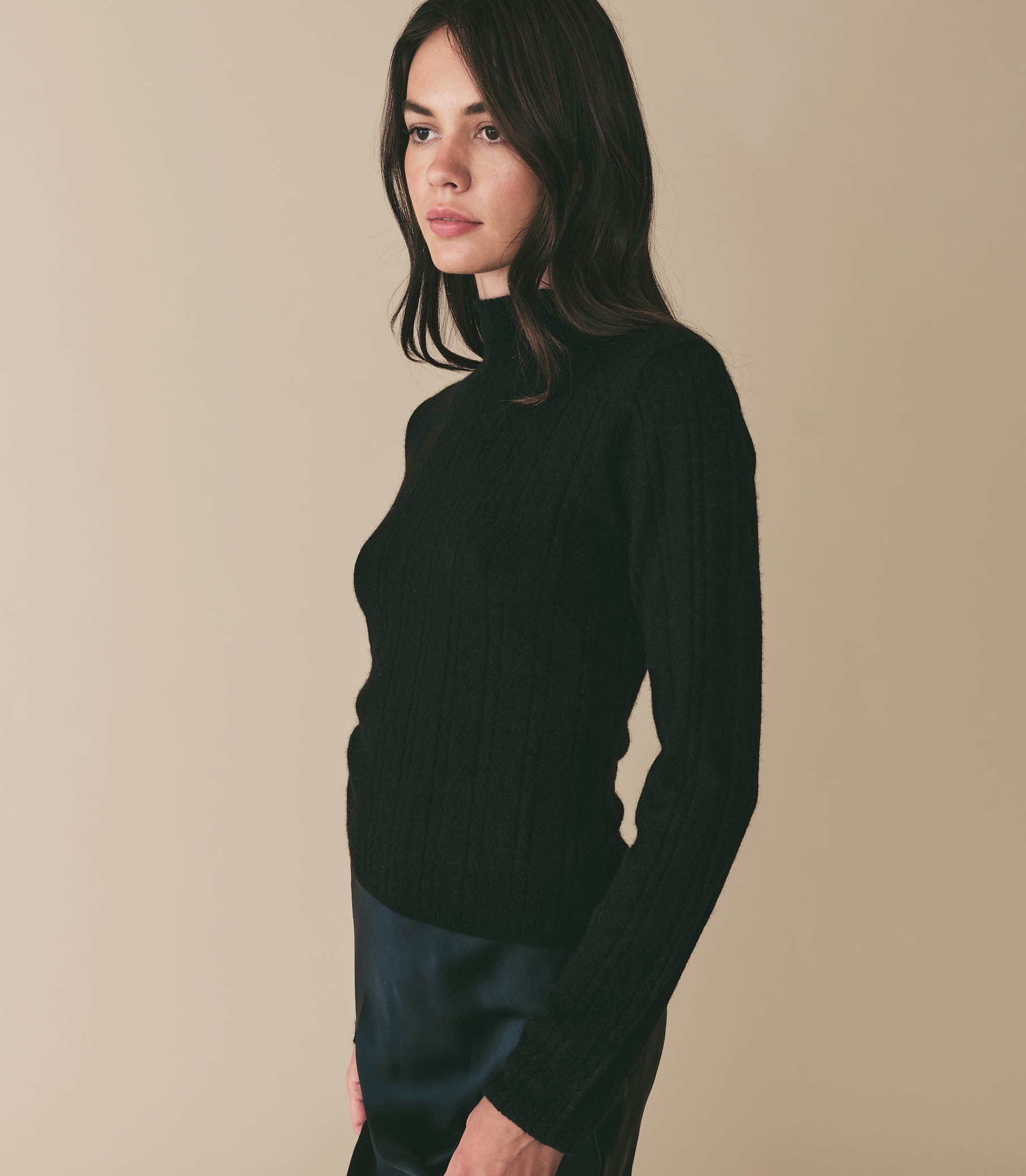 HMD -- RENITA SWEATER -- BLACK