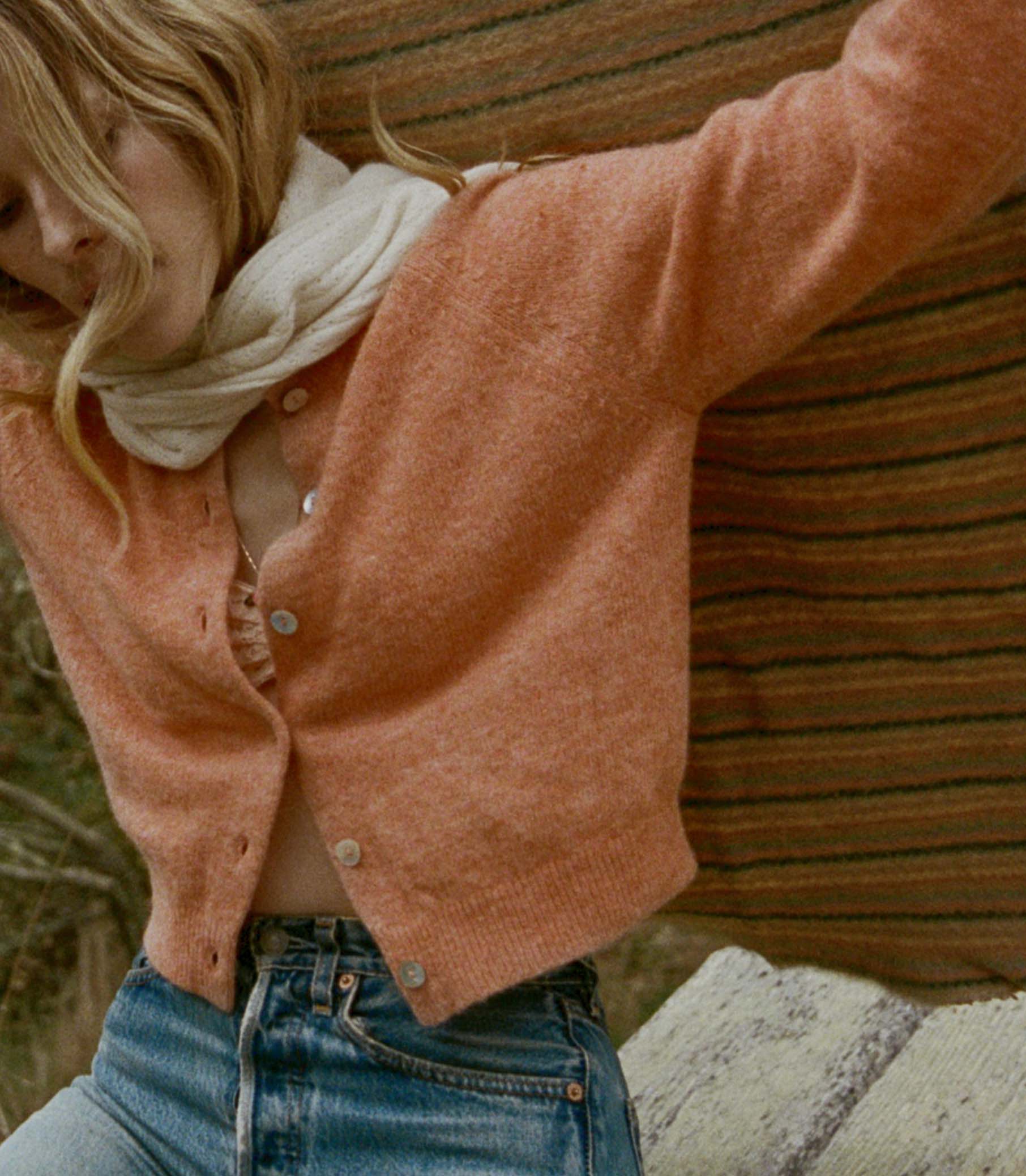 HMD -- PETRA CARDIGAN -- CORAL view 3
