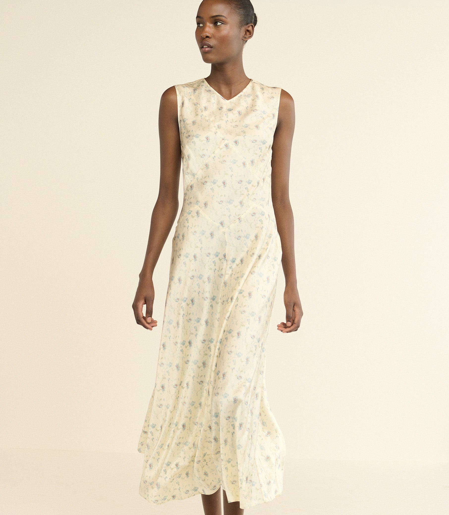 doen midi dress Quinley The bodice is fully smocked with a fixed tie at the neckline and an adjustable tie at the waist DEN Marianne shirred organic cotton-poplin