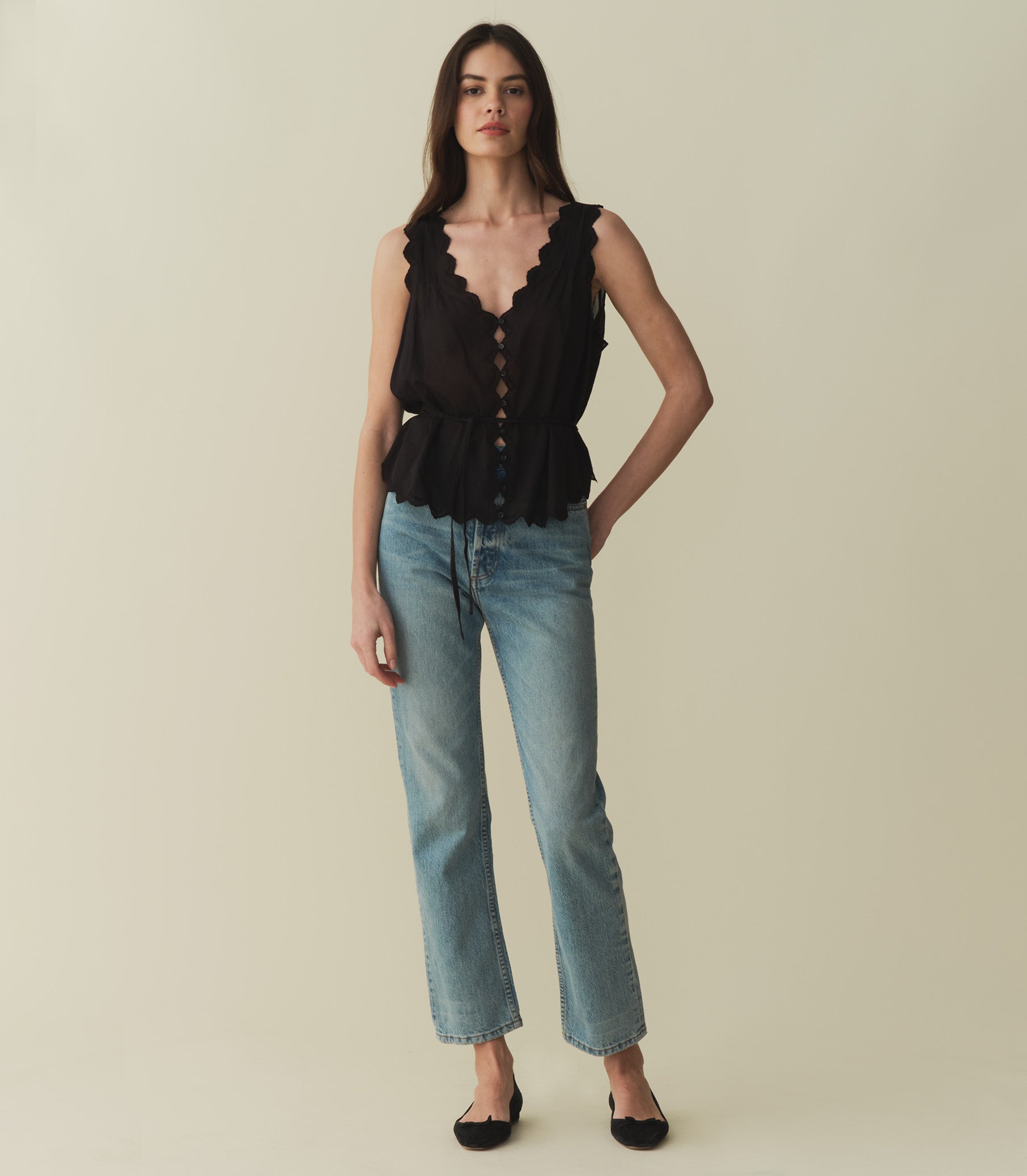HMD -- ALDORA TOP -- BLACK view 2
