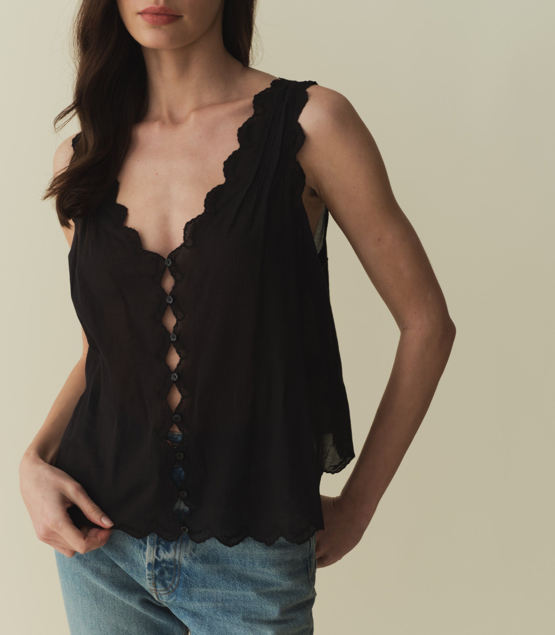 HMD -- ALDORA TOP -- BLACK view 3
