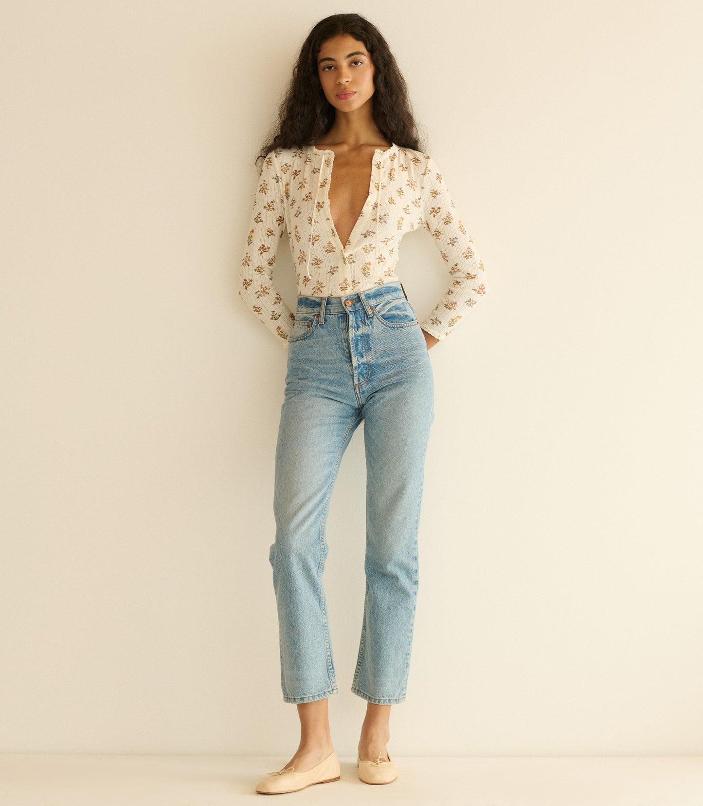 ALEXANDRIA TEE -- CRÈME PETIT PALAIS