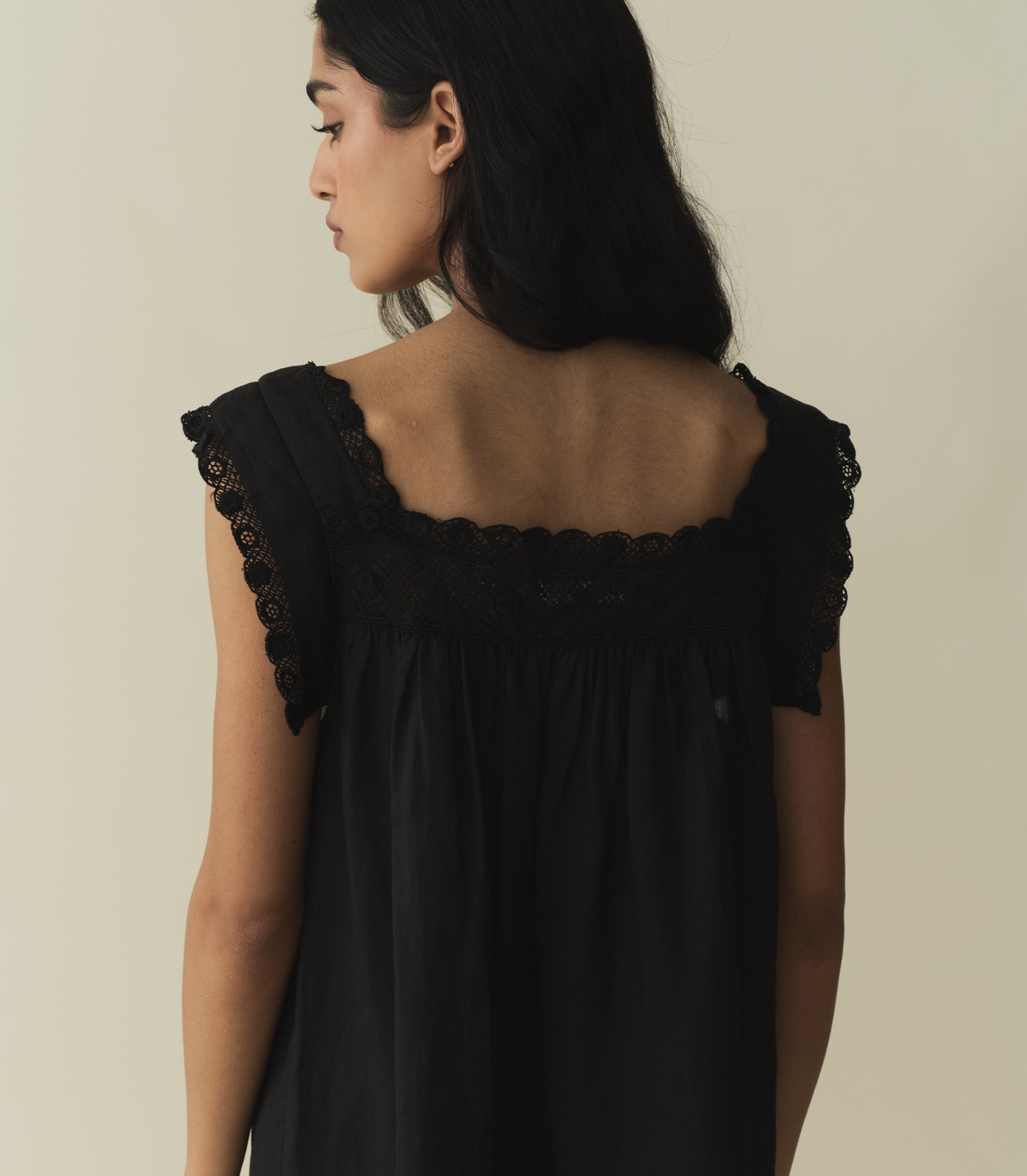 HMD -- ALMADIA DRESS -- BLACK view 4
