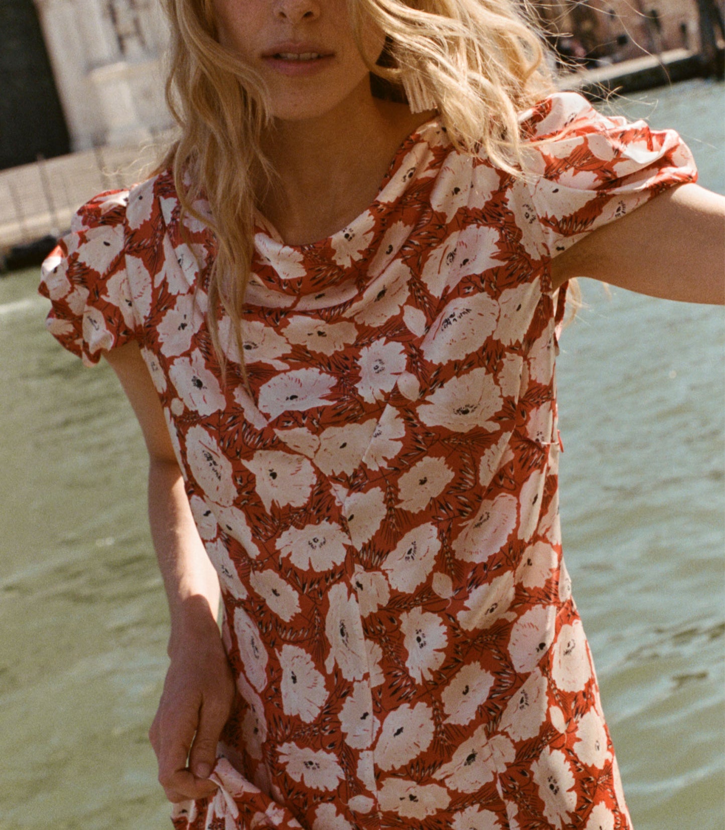 ALNA DRESS -- ROUGE FLEURS D'ANEMONE