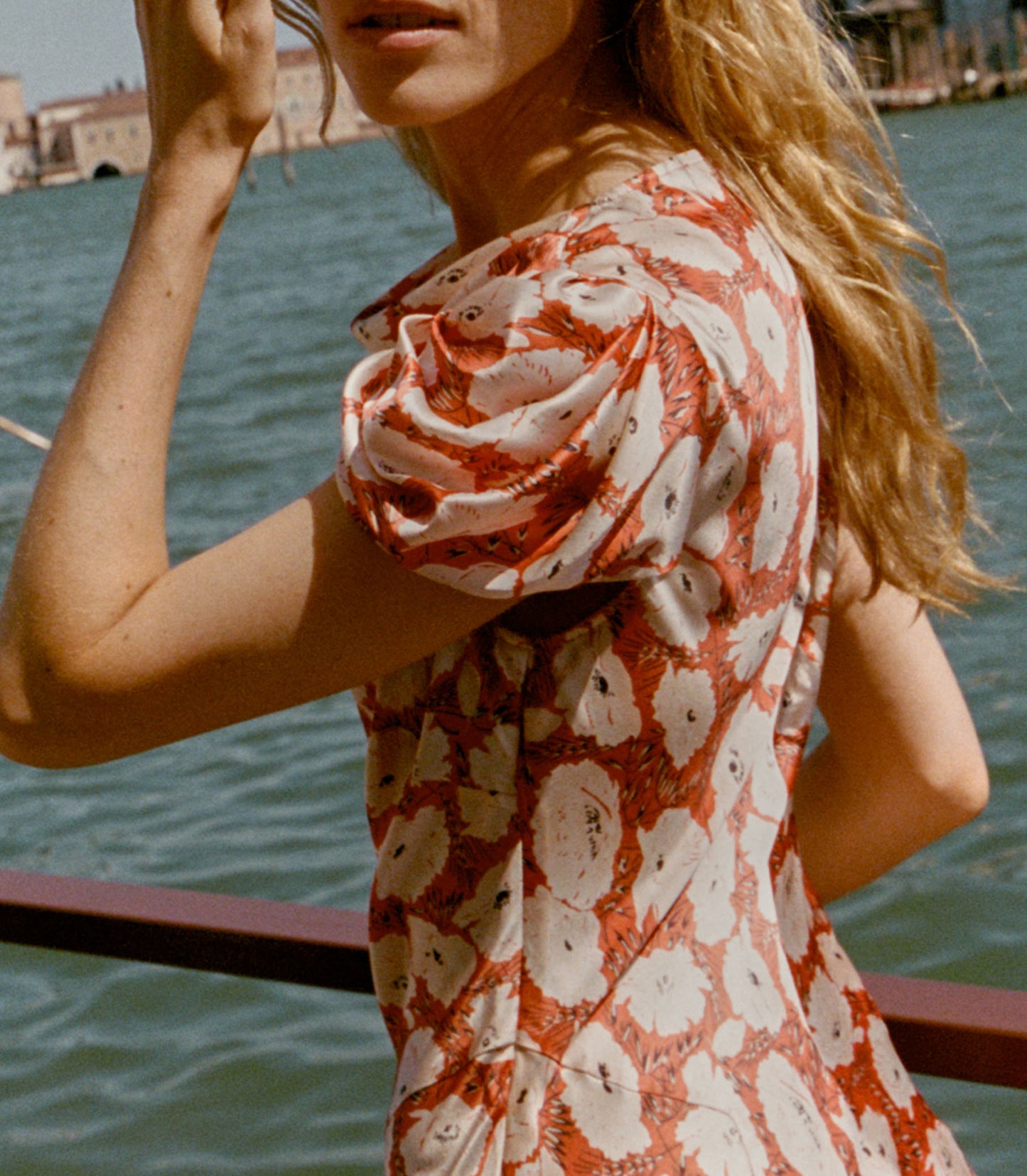 ALNA DRESS -- ROUGE FLEURS D'ANEMONE