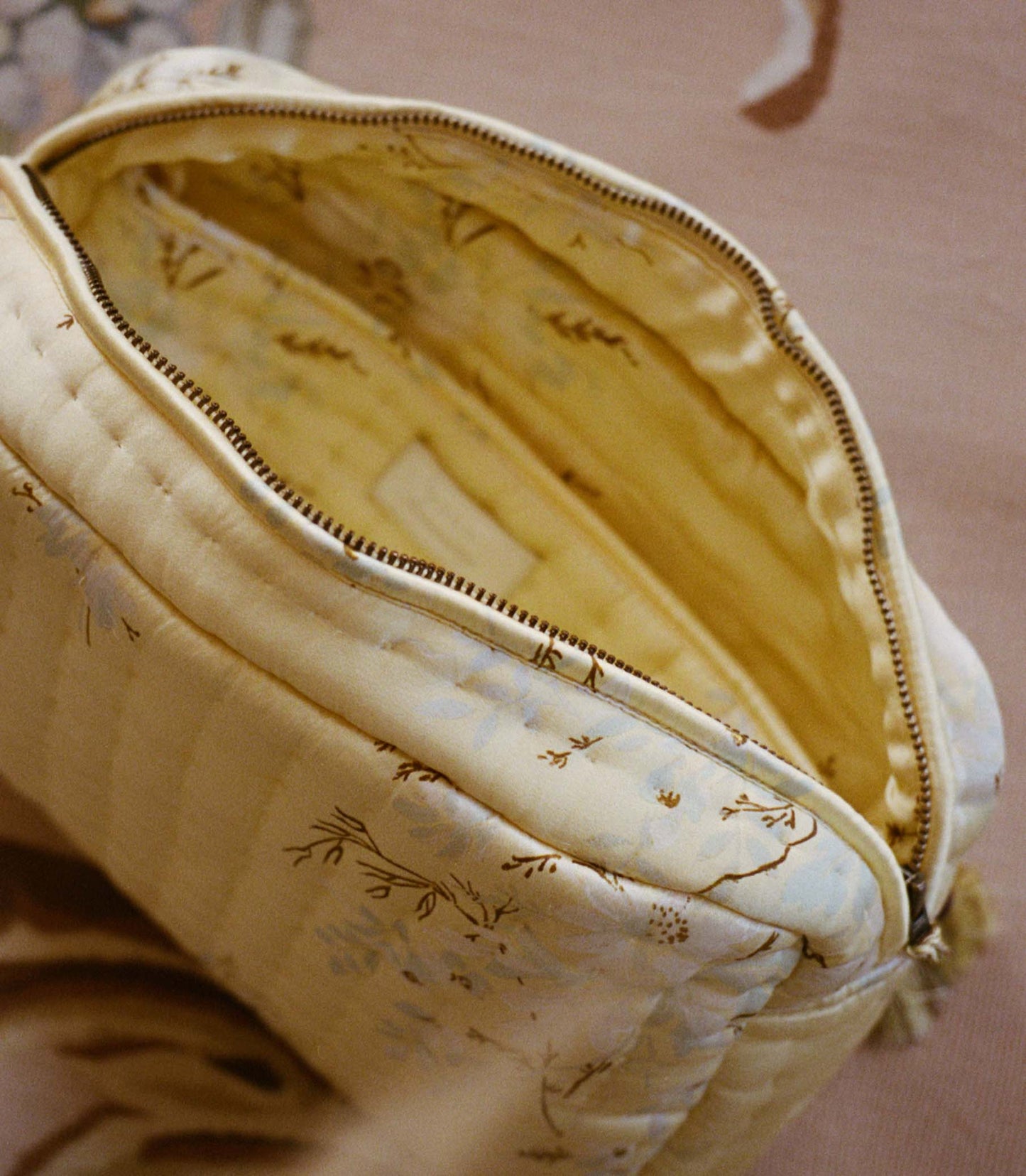 ANNIVERSARY GRANDE QUINCE POUCH -- BOUQUET DE CHAMONIX