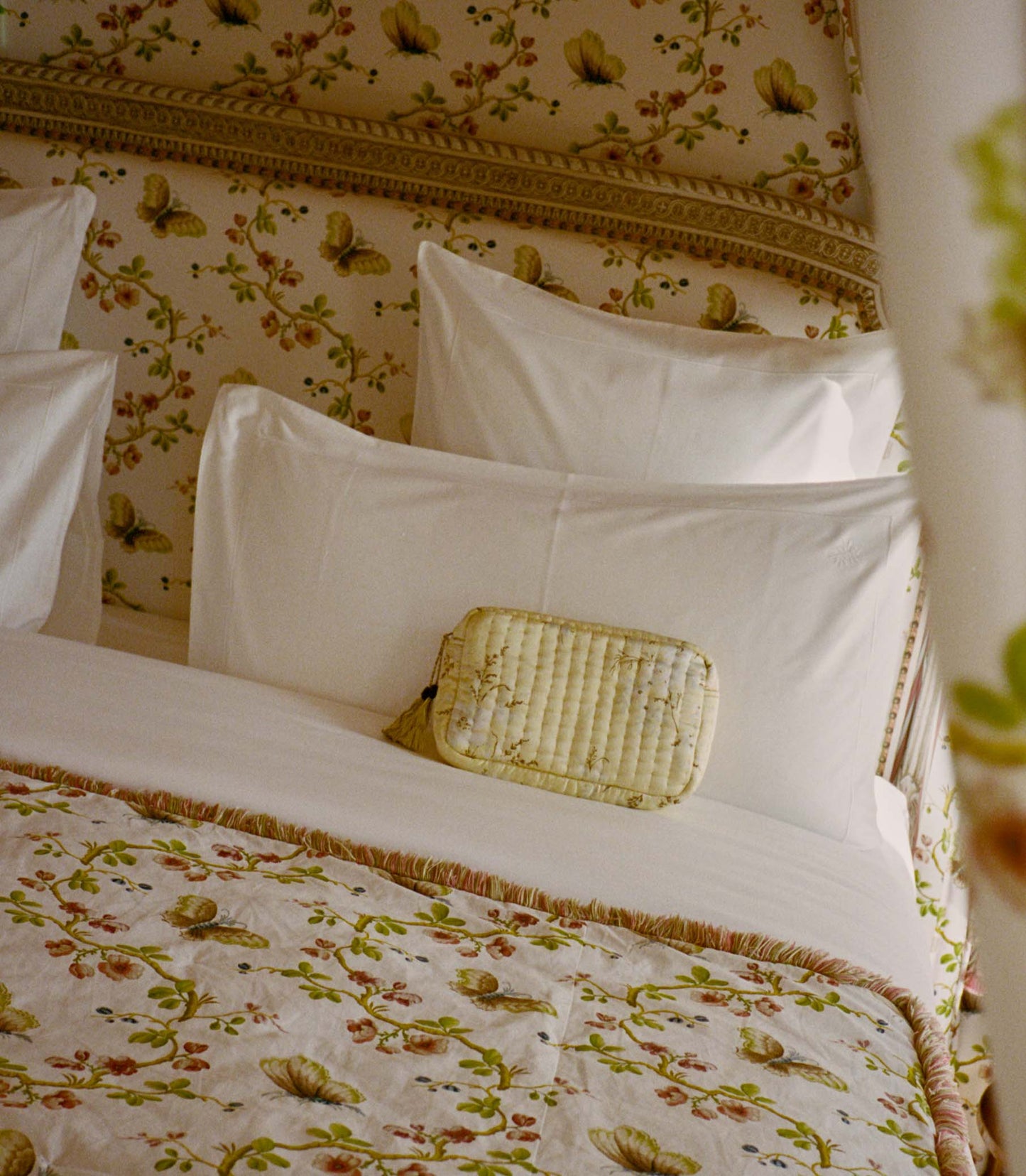 ANNIVERSARY GRANDE QUINCE POUCH -- BOUQUET DE CHAMONIX