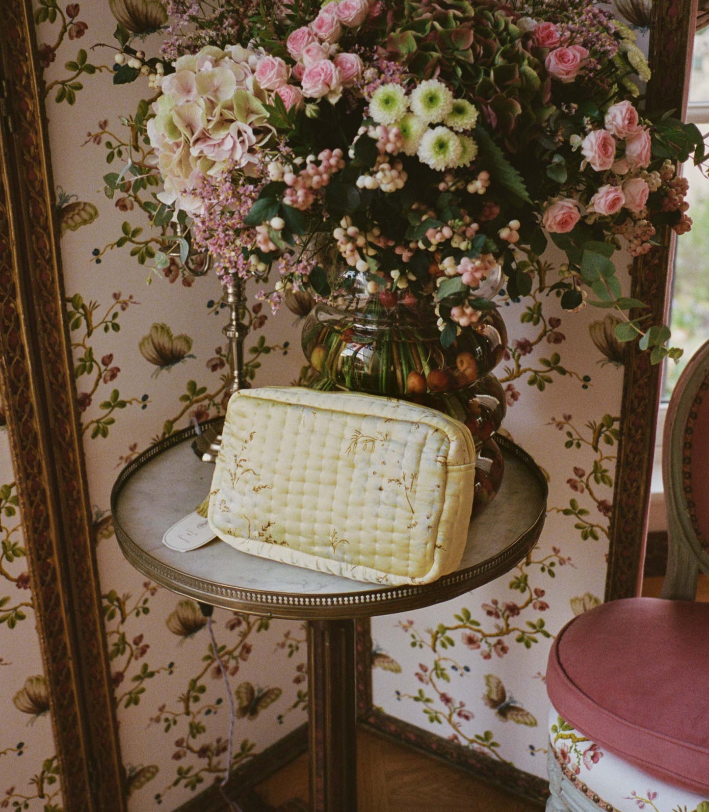 ANNIVERSARY GRANDE QUINCE POUCH -- BOUQUET DE CHAMONIX