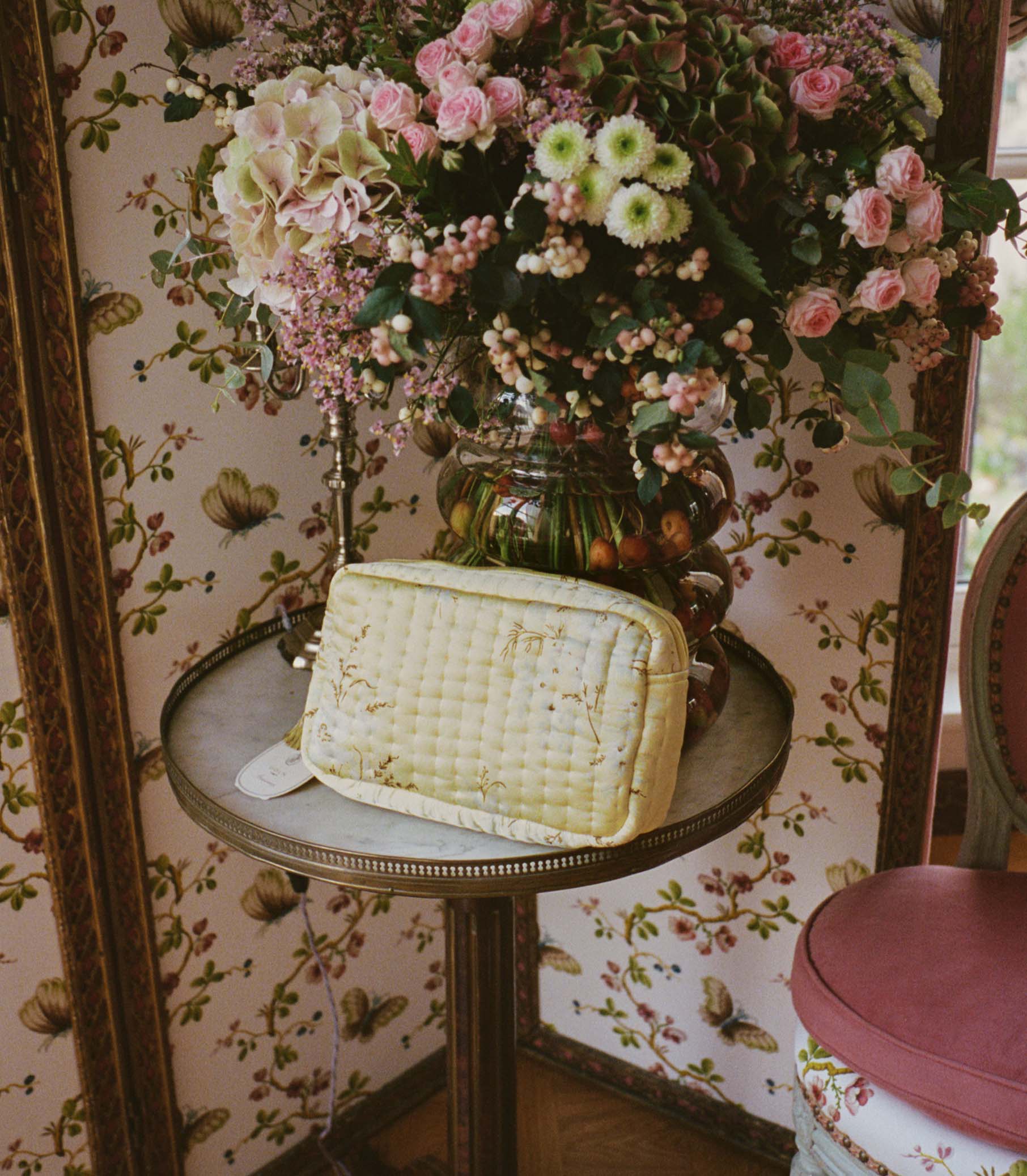 ANNIVERSARY GRANDE QUINCE POUCH -- BOUQUET DE CHAMONIX view 3
