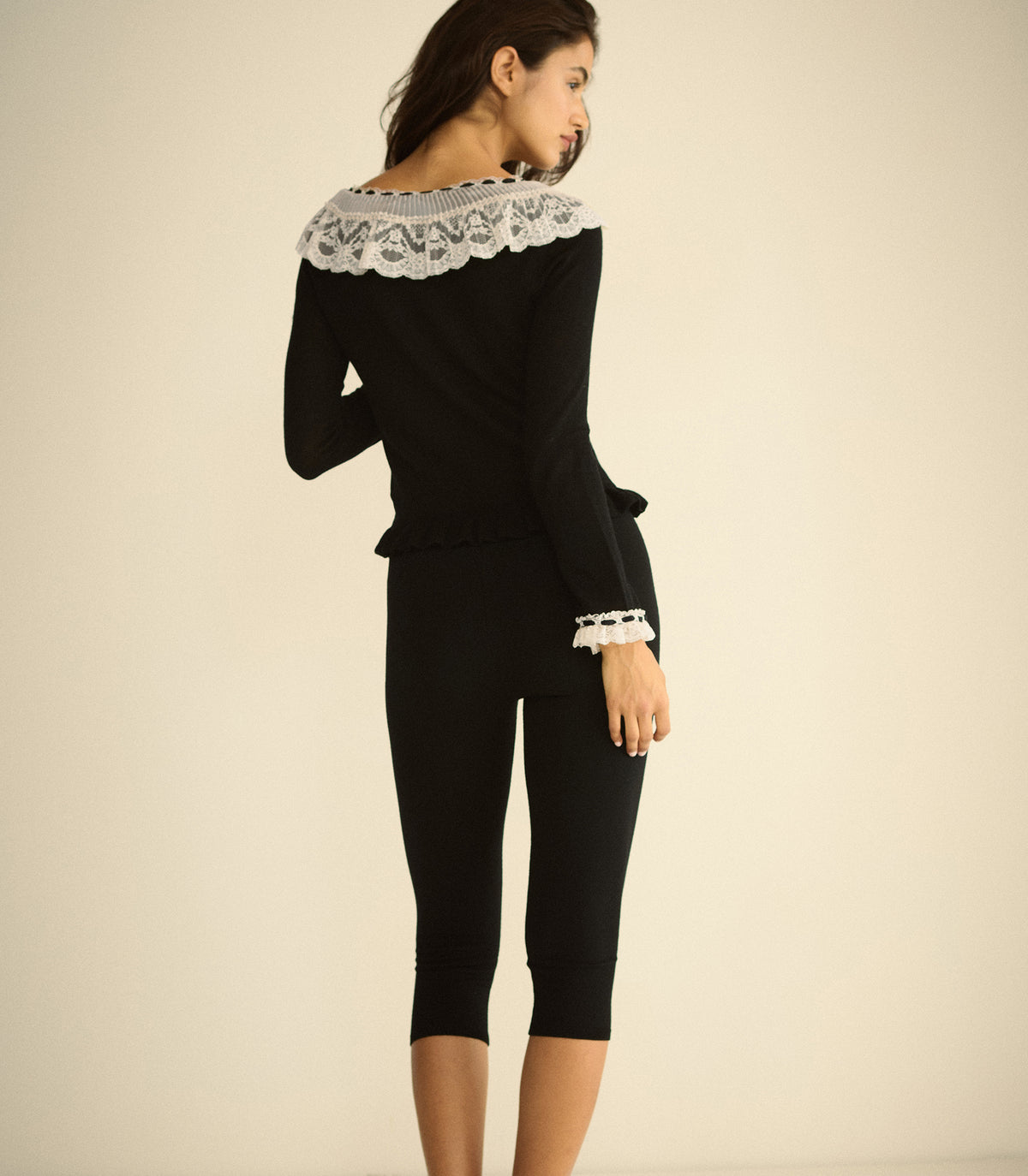 ARLISE CAPRI -- BLACK