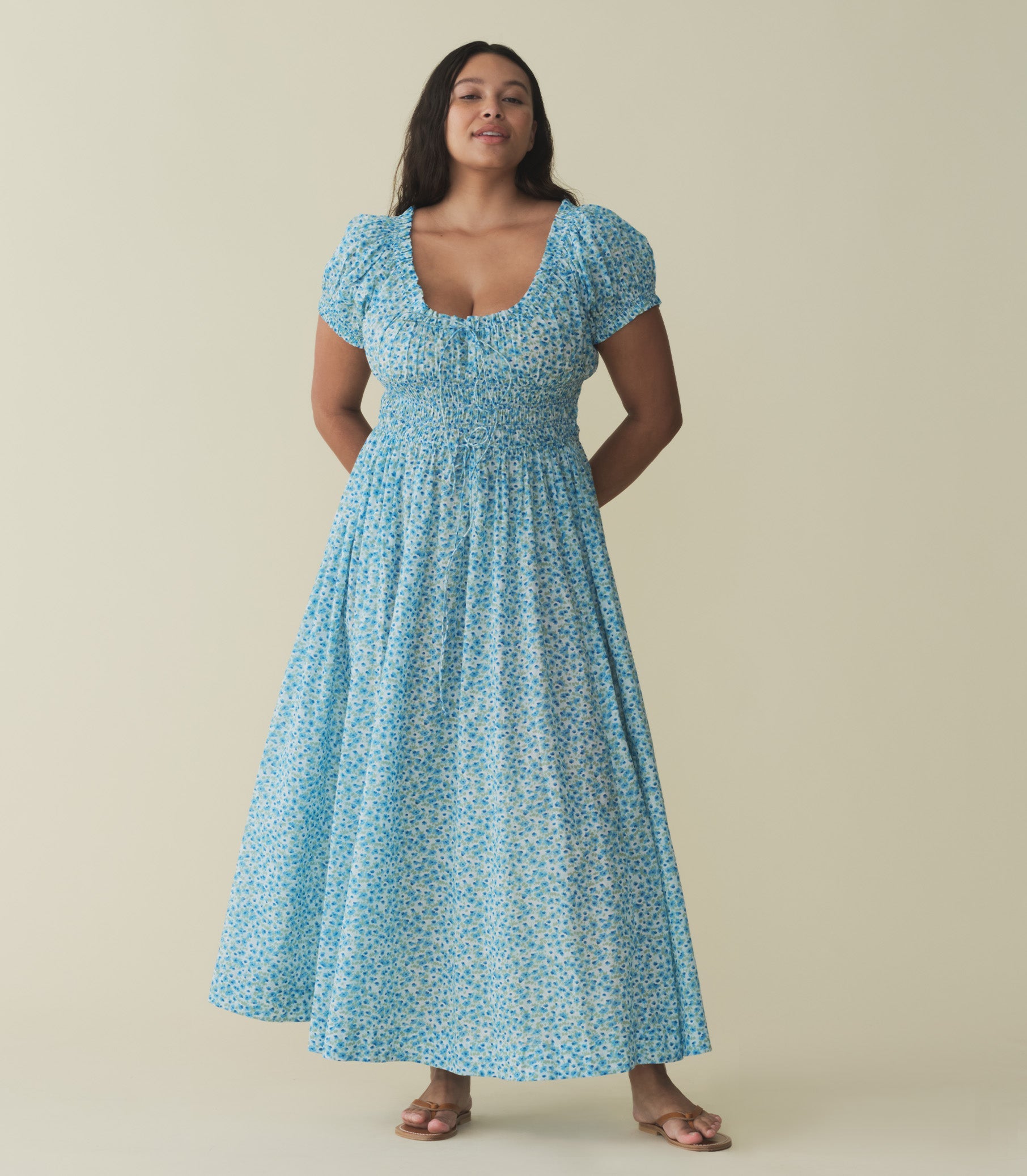 HMD -- ASHLYNN DRESS -- BLEU DAISY FIELDS view 5
