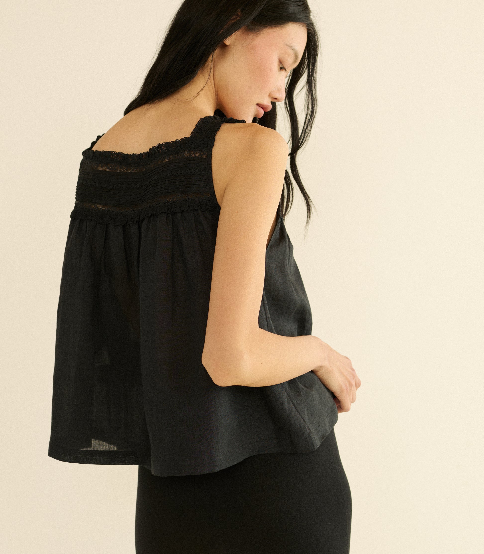BENITA TOP -- BLACK view 3
