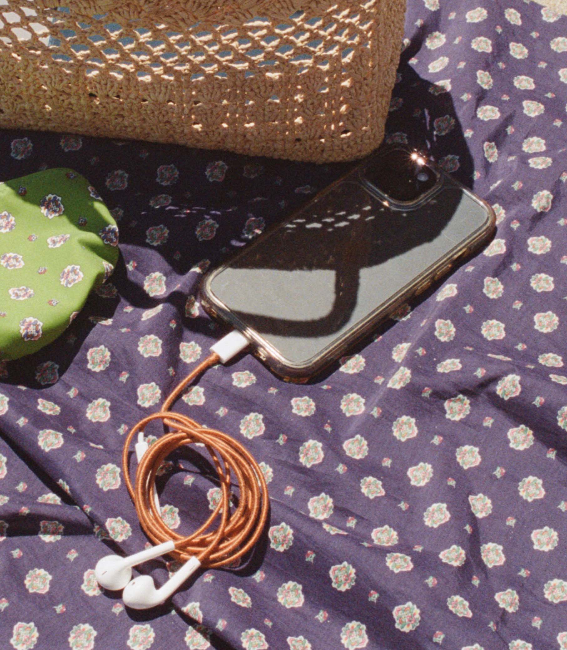 LE POM POM &amp; DÔEN HEADPHONES -- COCONUT view 3
