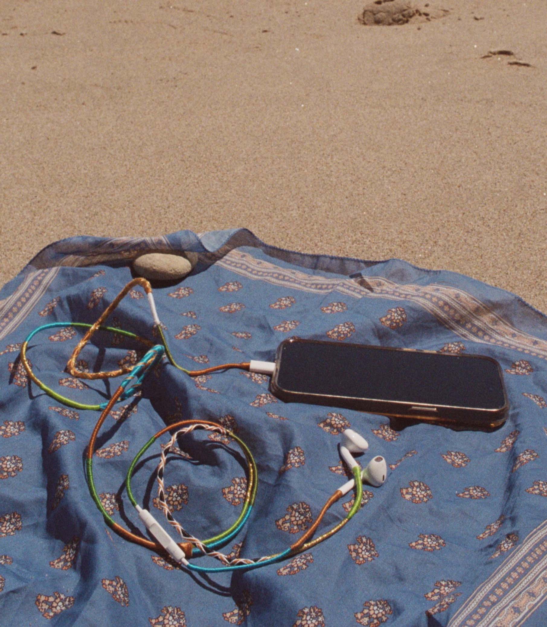LE POM POM &amp; DÔEN HEADPHONES -- CADIZ COLLAGE view 2
