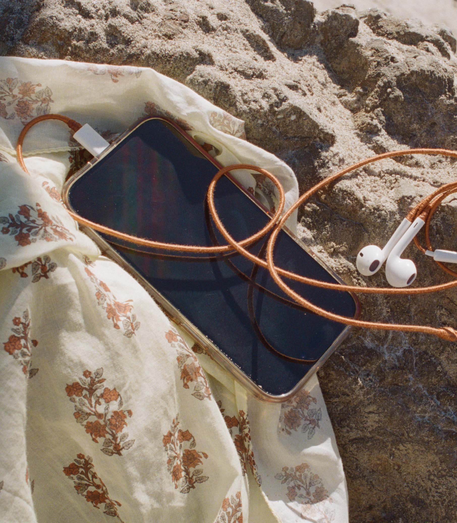LE POM POM &amp; DÔEN HEADPHONES -- COCONUT view 4
