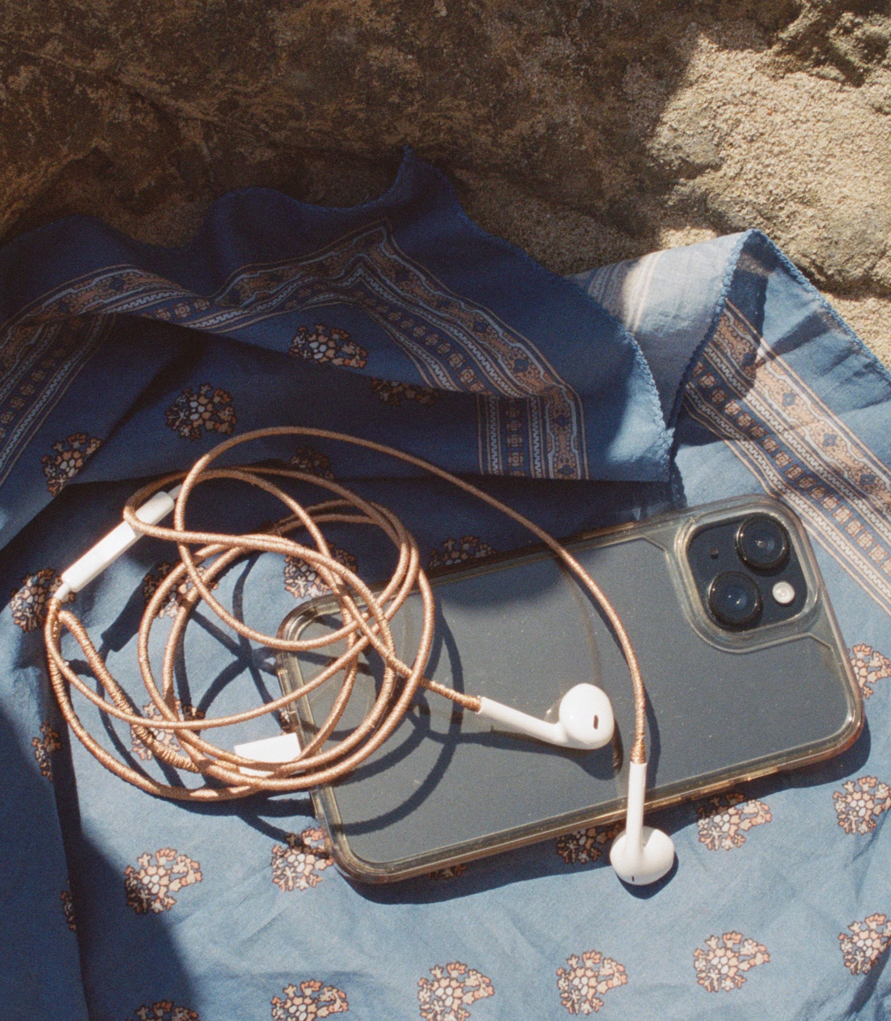 LE POM POM &amp; DÔEN HEADPHONES -- BRONZE view 3
