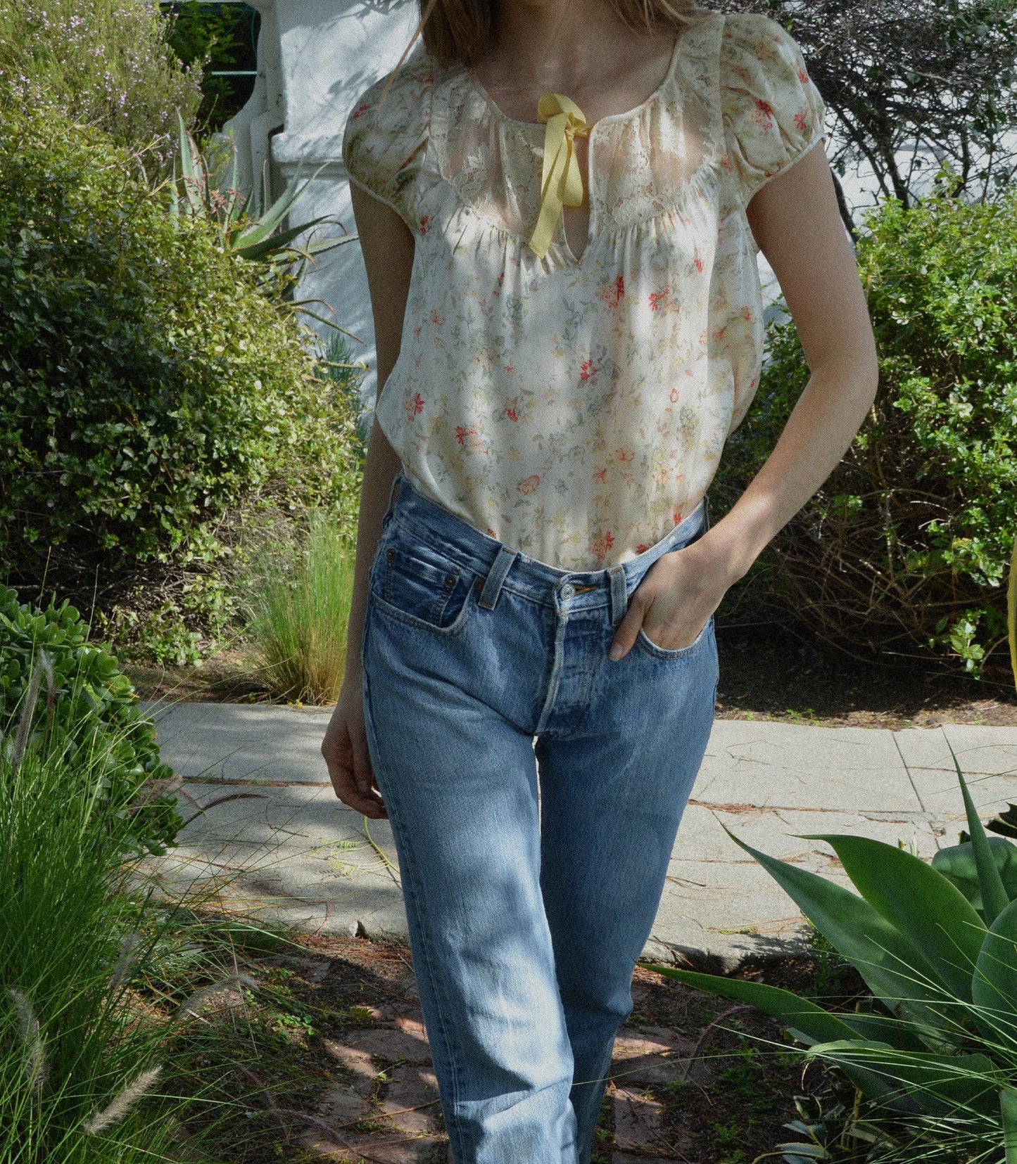 HMD -- CAMRI TOP -- FLOWERING MEADOW