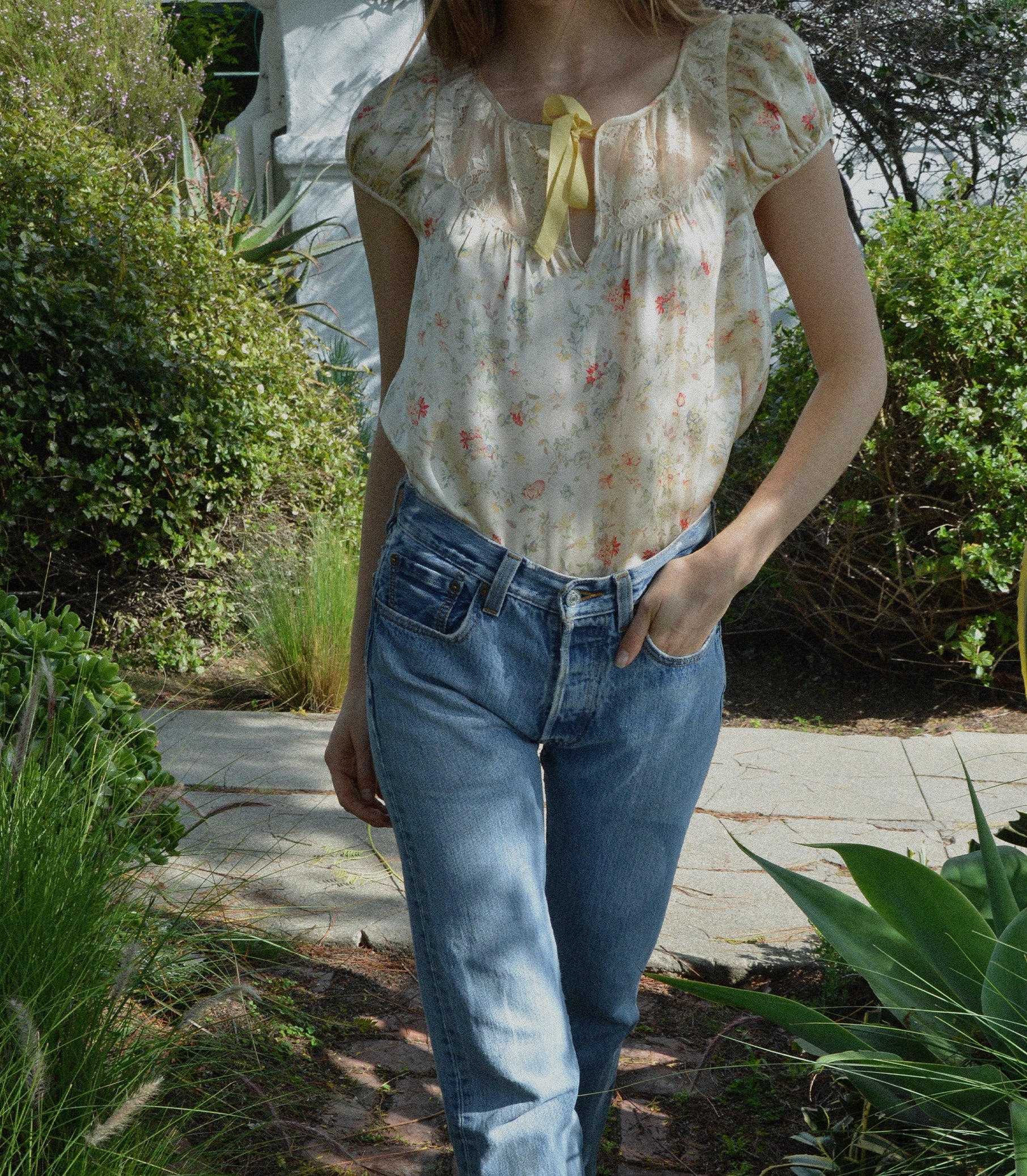 HMD -- CAMRI TOP -- FLOWERING MEADOW view 6
