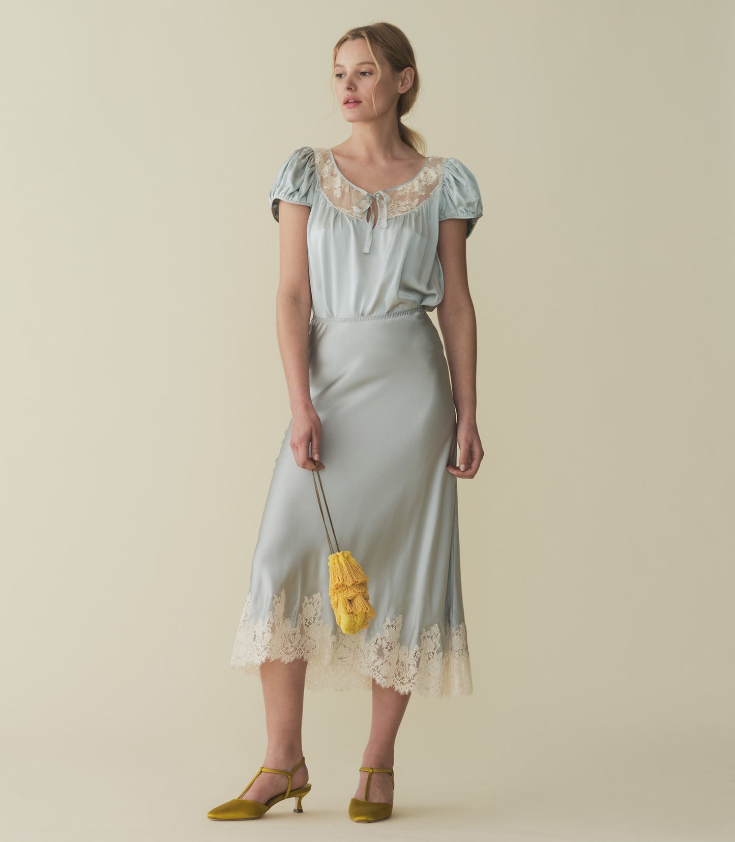 HMD -- CAMRI TOP -- DUSTY BLUE