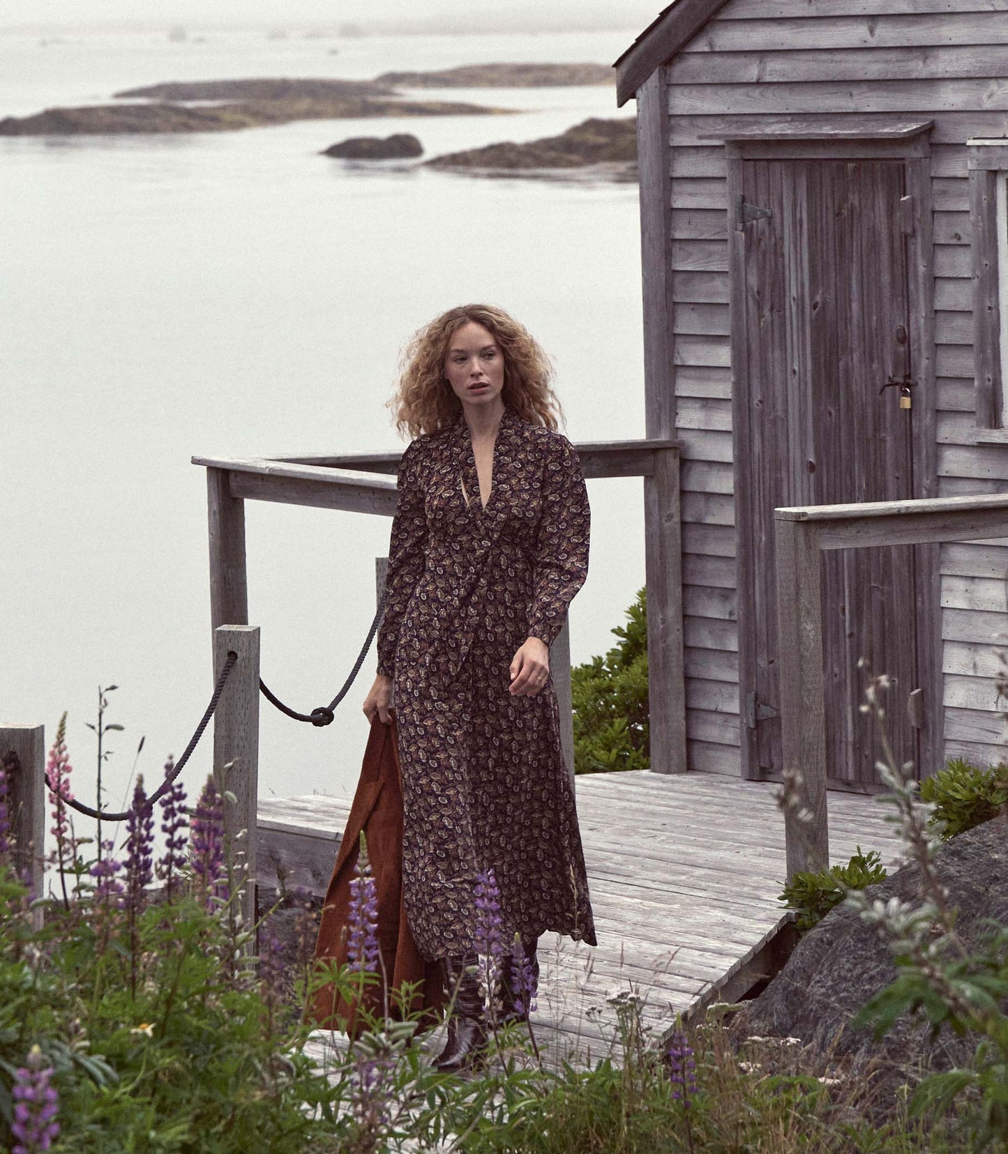 HMD -- CHANSON DRESS -- NAVY ARBOR ROSE FLORAL