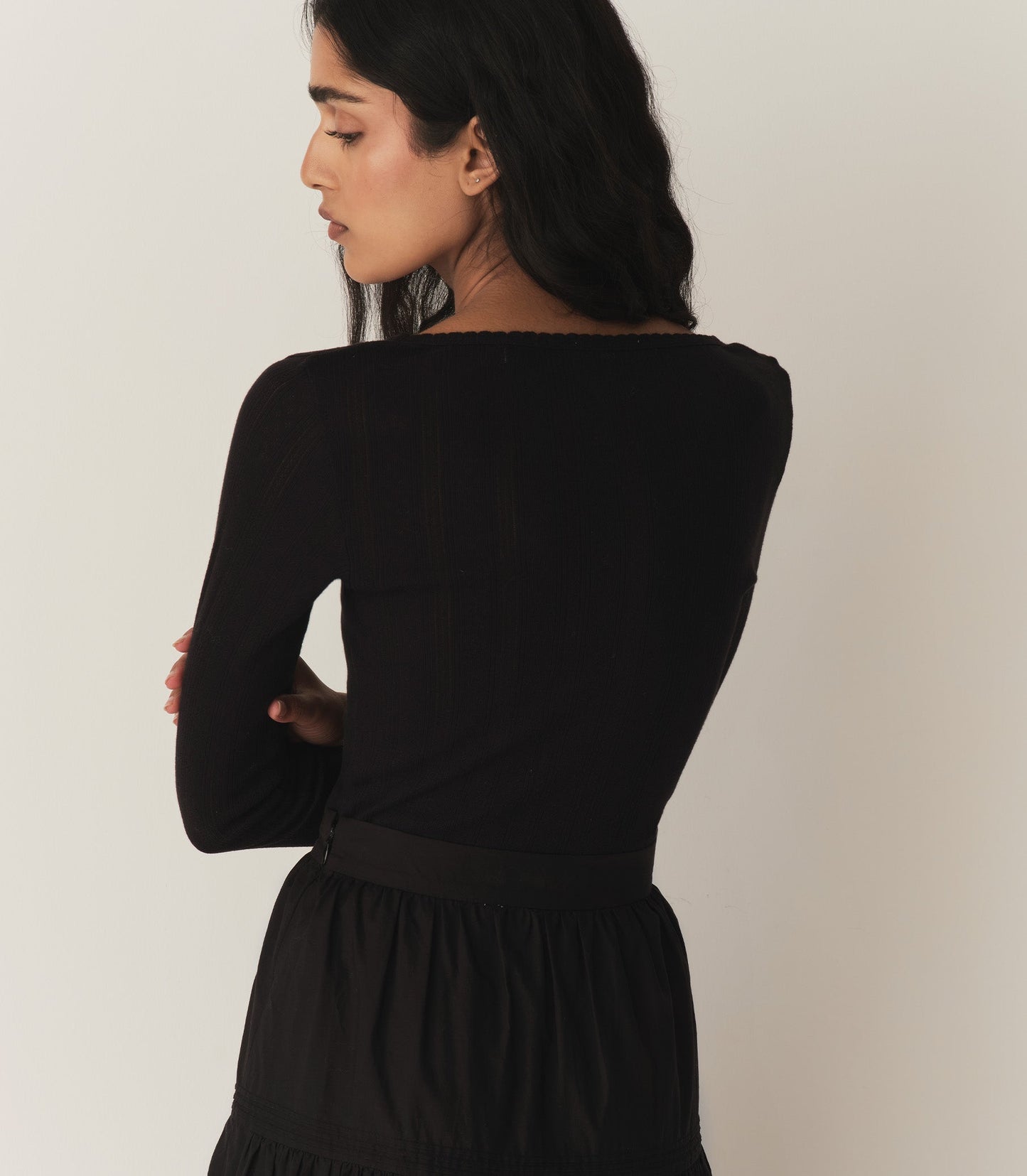 HMD -- CILLA TEE -- BLACK