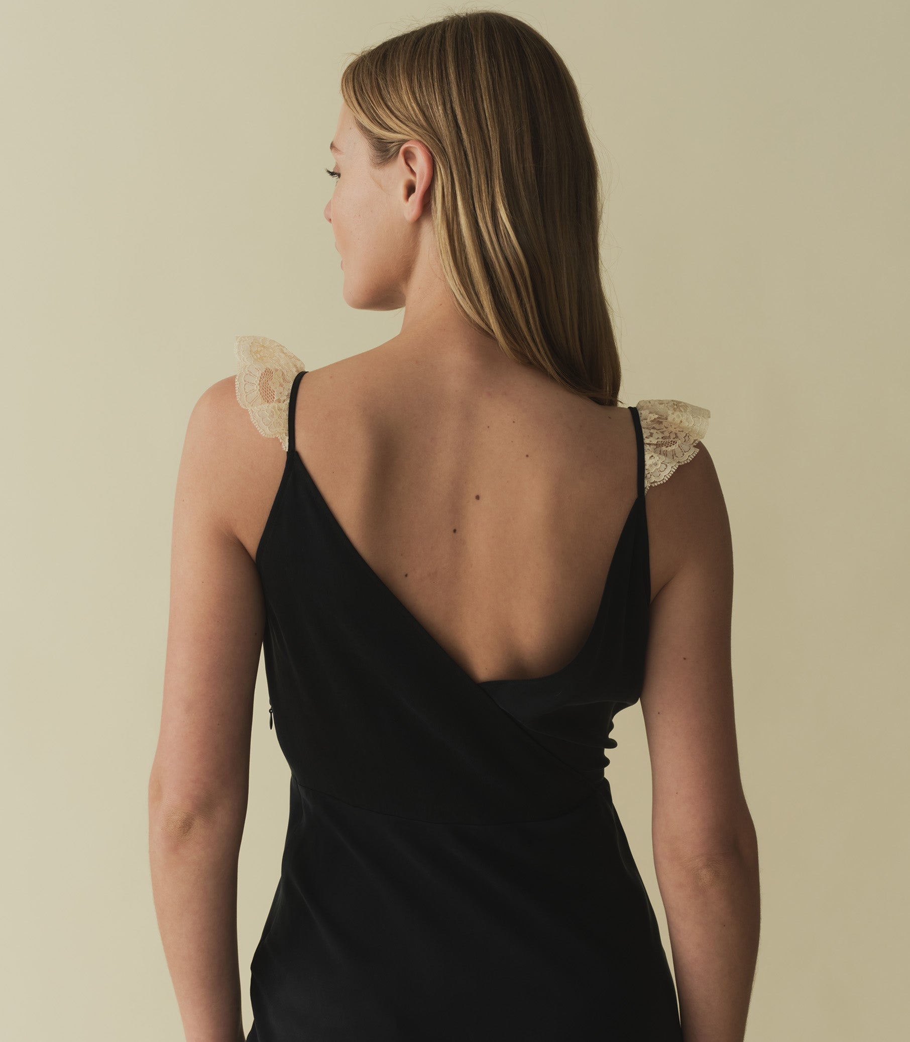 HMD -- CLAIRE DRESS -- BLACK view 4
