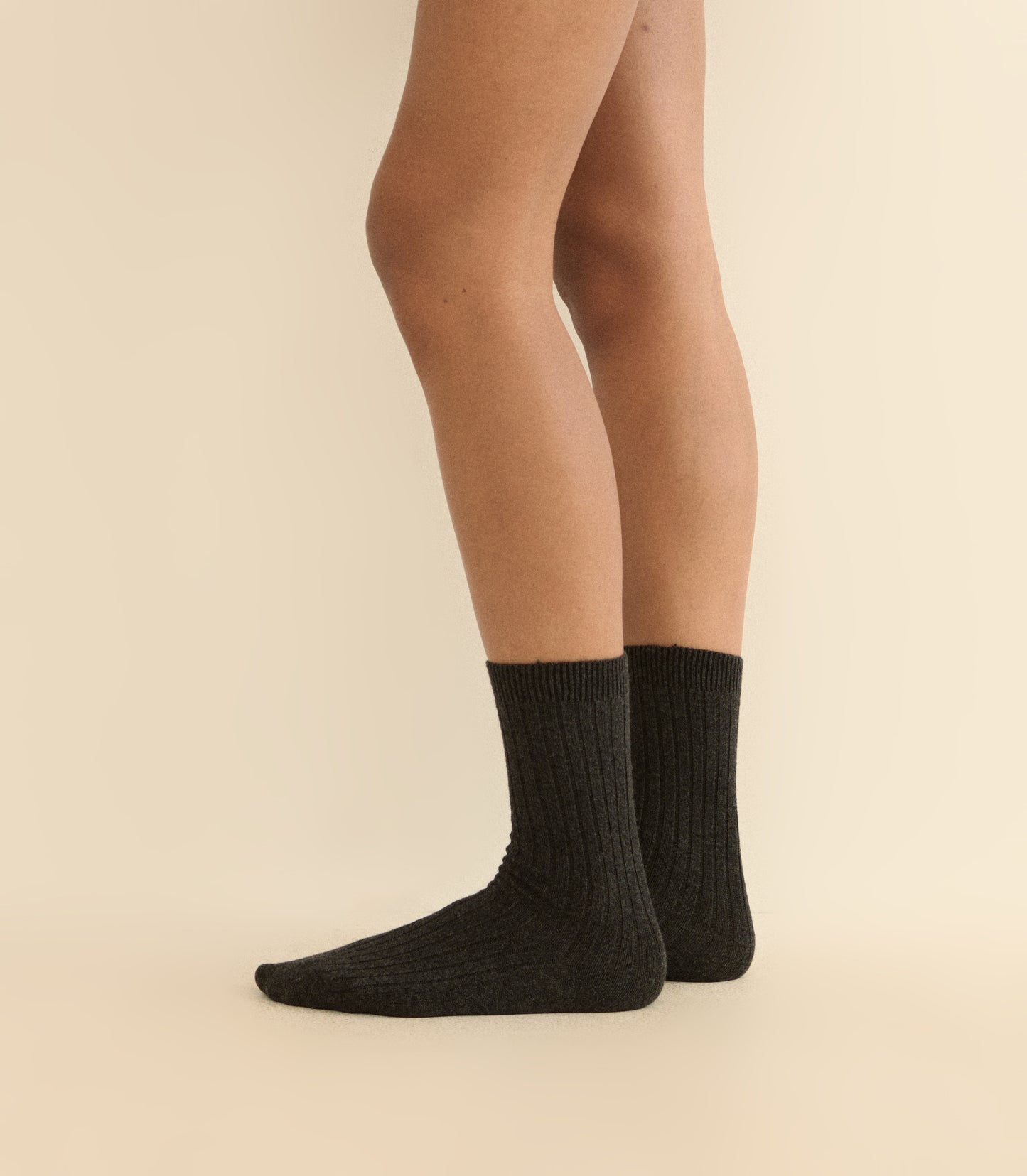 COLLÉGIEN MERINO CASHMERE CHAMOIS CREW SOCKS -- SMOKY