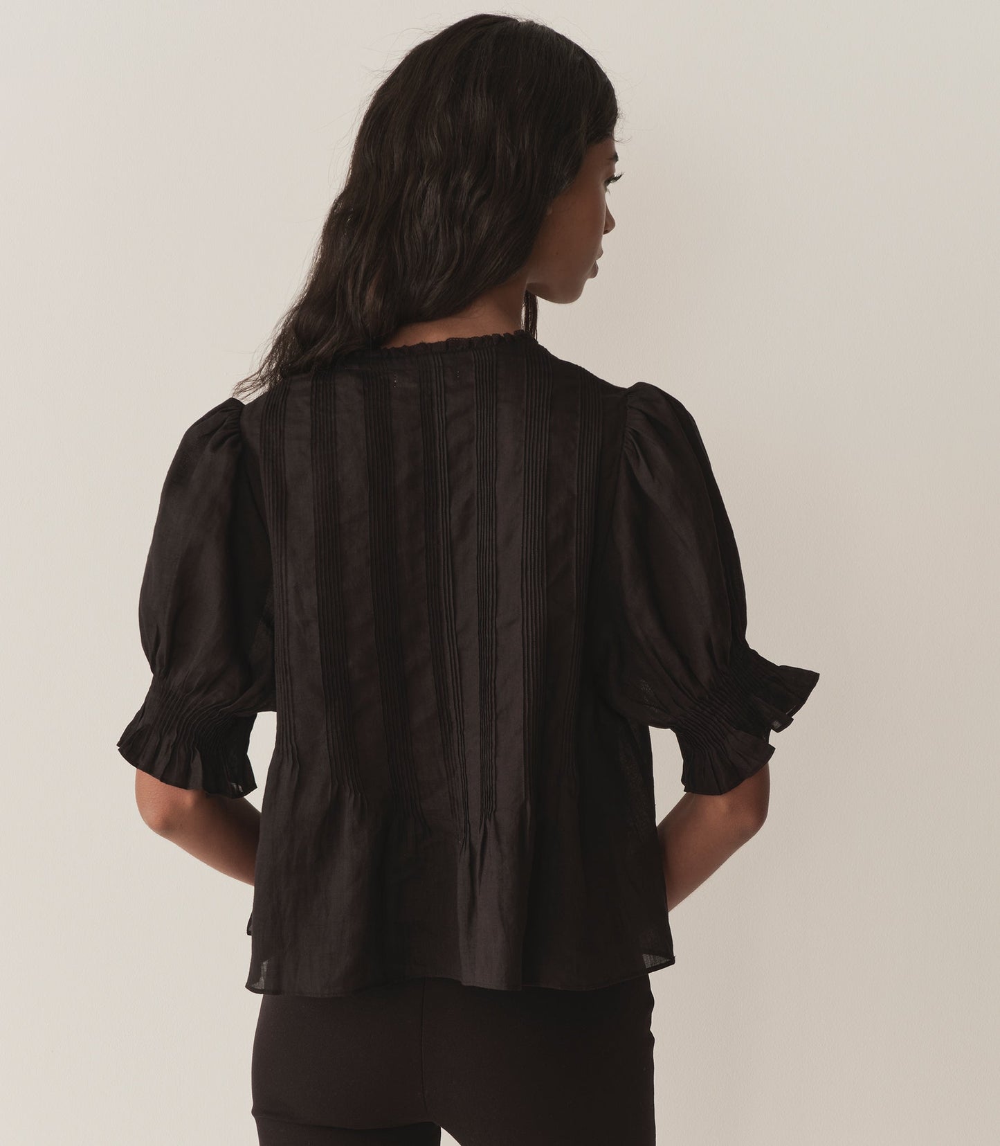 HMD -- KARLIE TOP -- BLACK