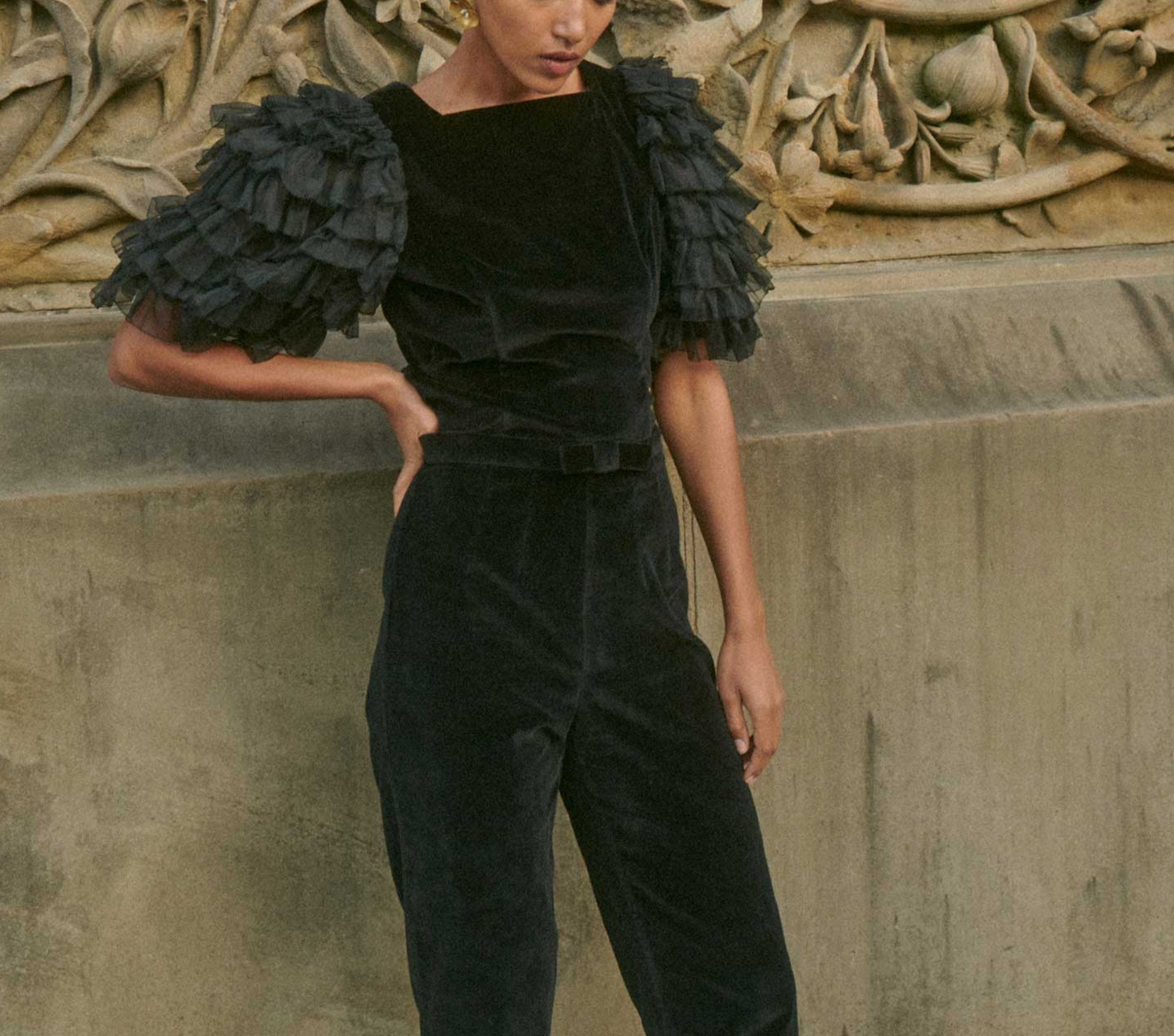 HMD -- CLARETTE TOP -- BLACK