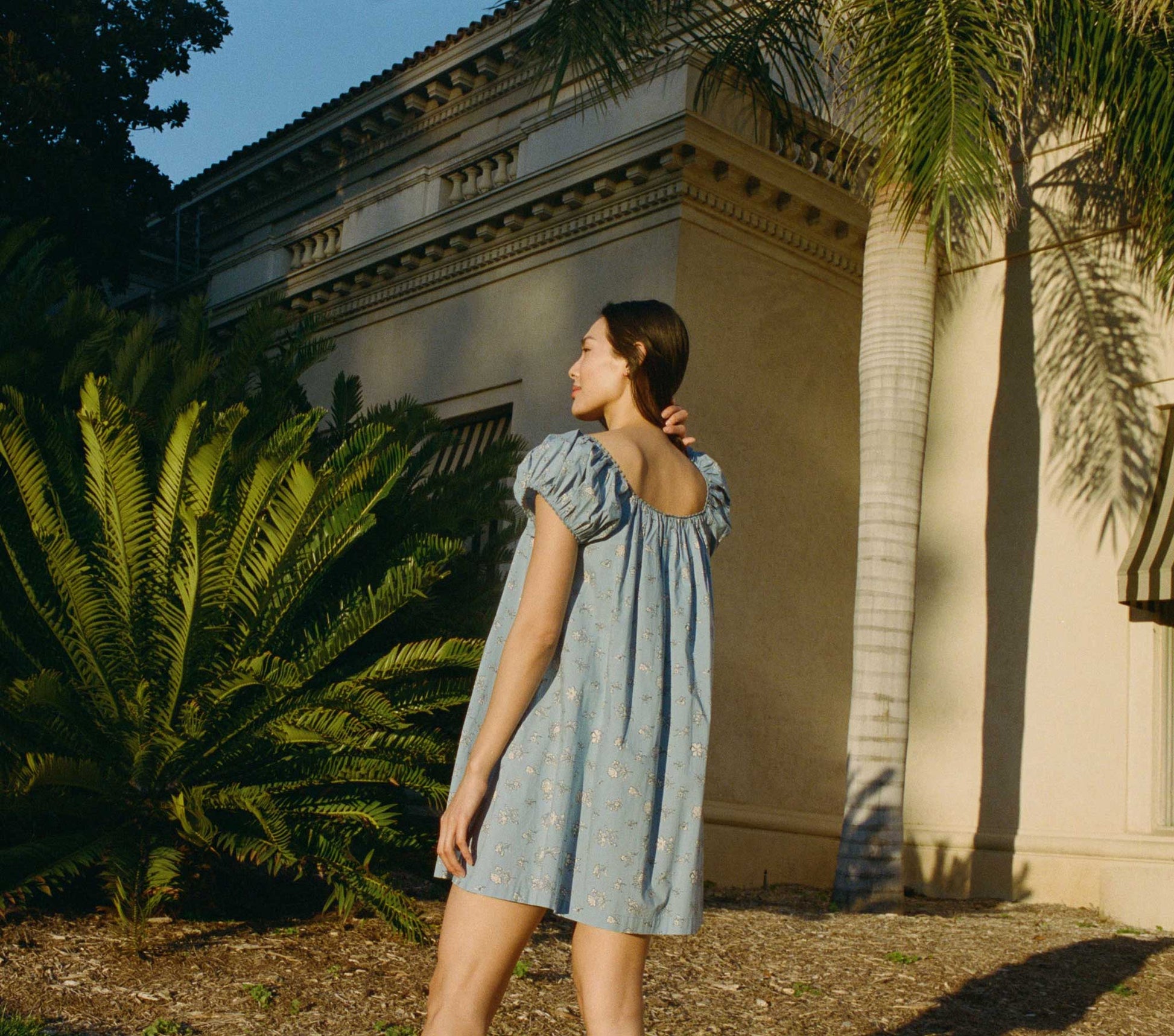 HMD -- JULIE DRESS -- SKY BOUTON DE ROSE view 2
