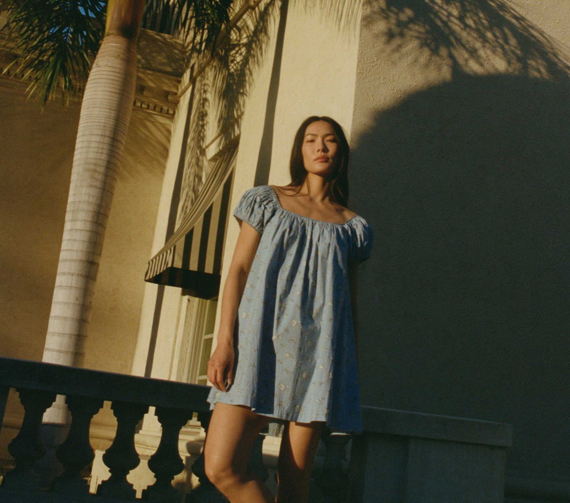 HMD -- JULIE DRESS -- SKY BOUTON DE ROSE view 3

