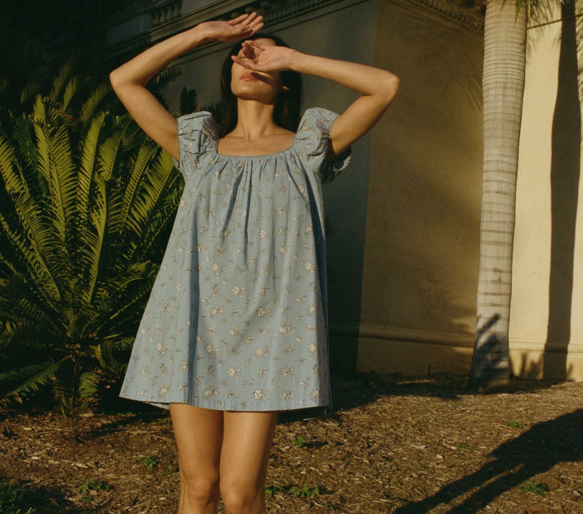 HMD -- JULIE DRESS -- SKY BOUTON DE ROSE view 1
