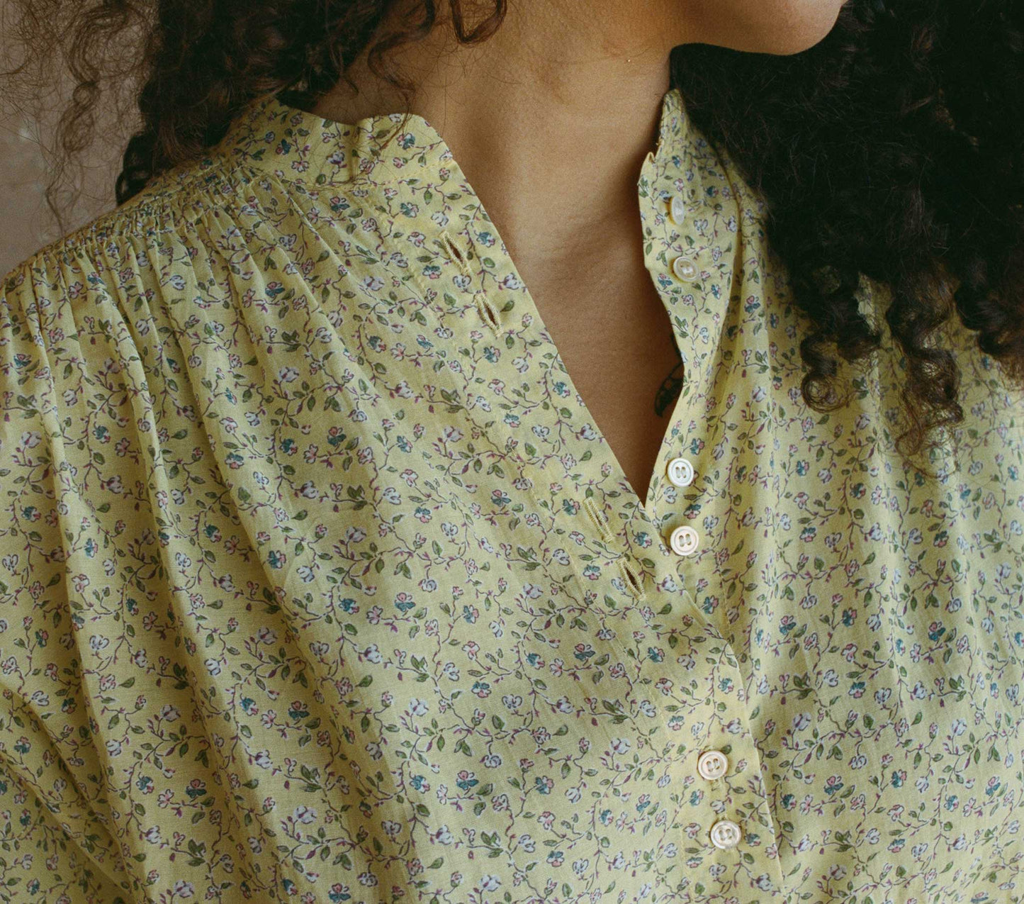 HMD -- O'KEEFFE TOP -- MOONFLOWER FLORAL